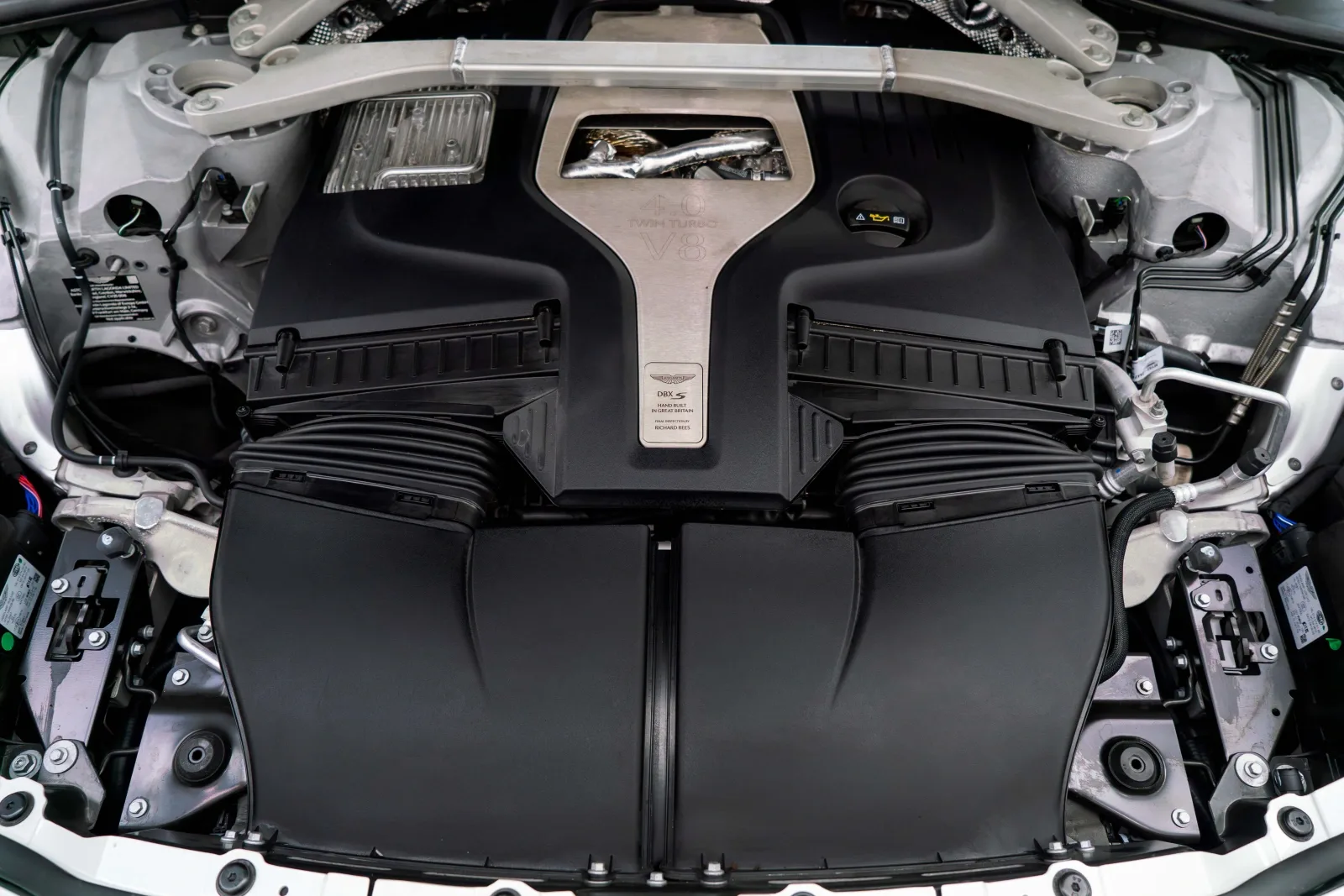 2026 Aston Martin DBX S, 17/17