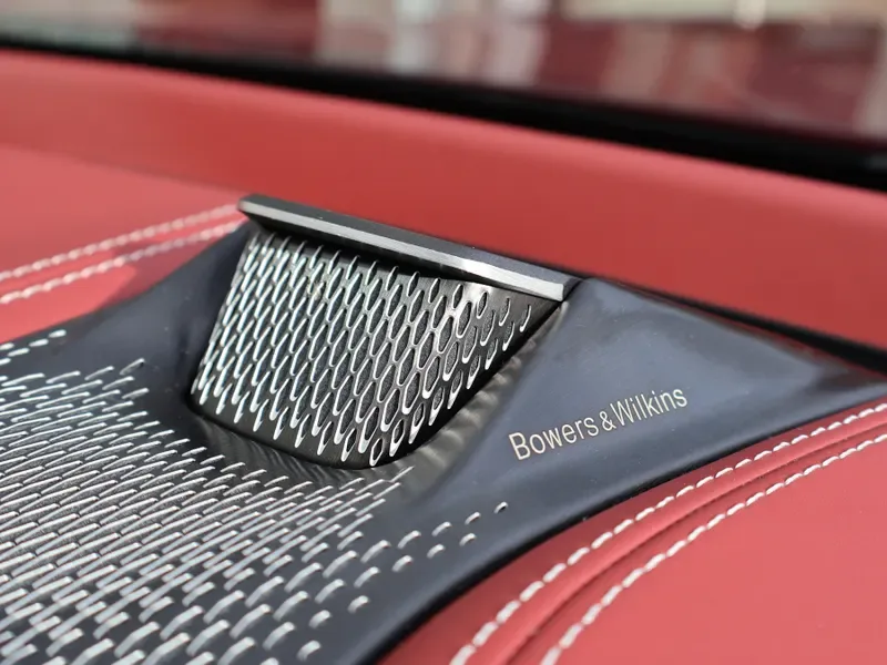 2026 Aston Martin DBX S, 19/30