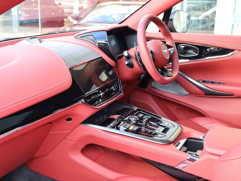 2026 Aston Martin DBX S, 27/30