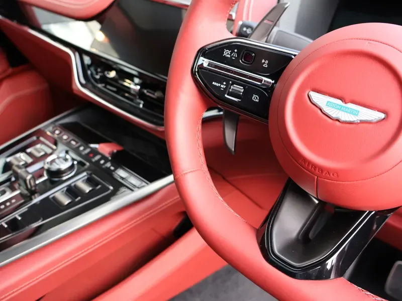 2026 Aston Martin DBX S, 29/30