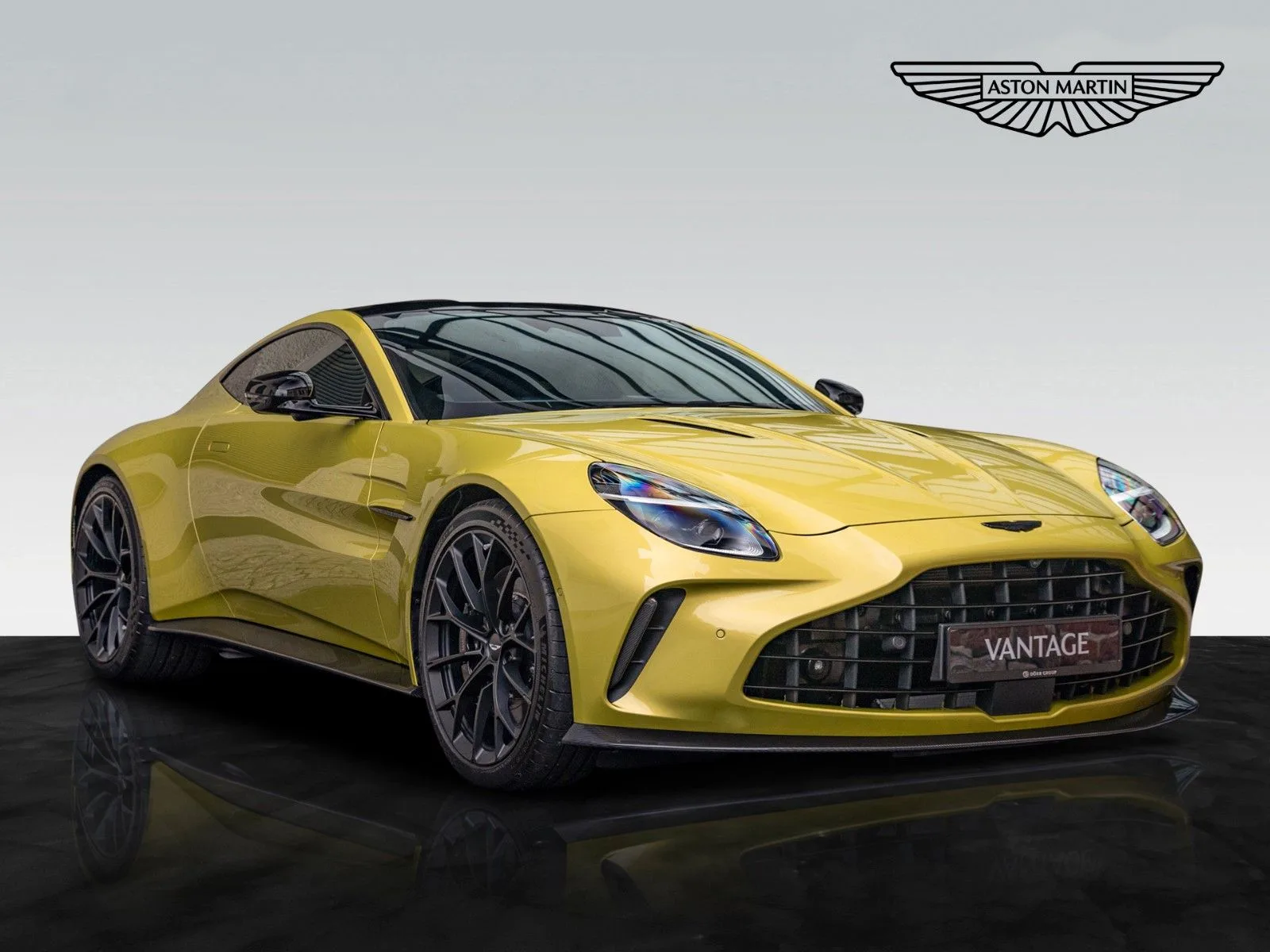 2026 Aston Martin V8 Vantage proposée par un concessionnaire agréé à Berlin, Allemagne, photo principale