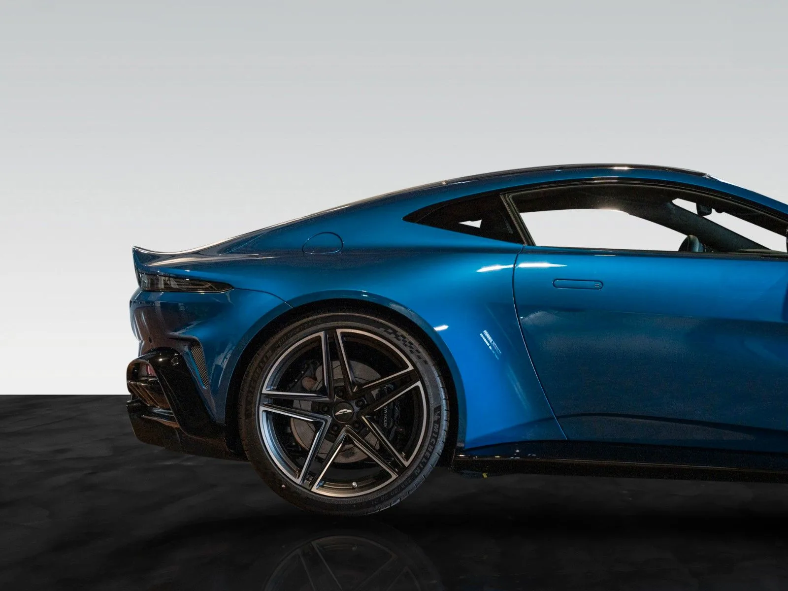 2026 Aston Martin V8 Vantage, 9/28