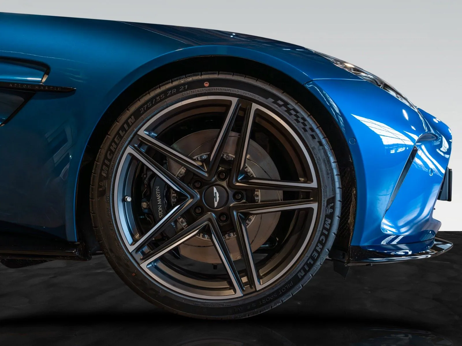 2026 Aston Martin V8 Vantage, 11/28