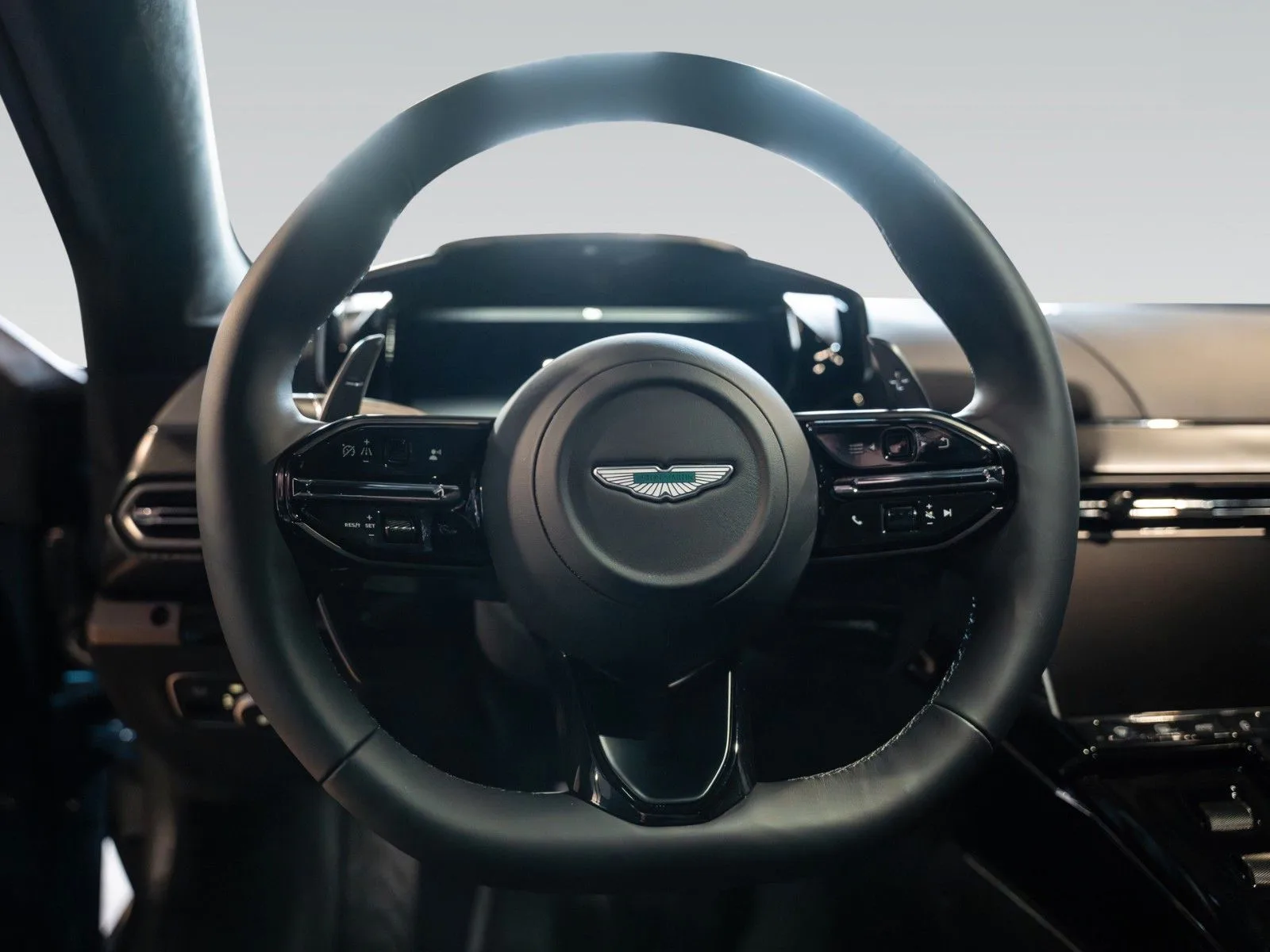 2026 Aston Martin V8 Vantage, 20/28