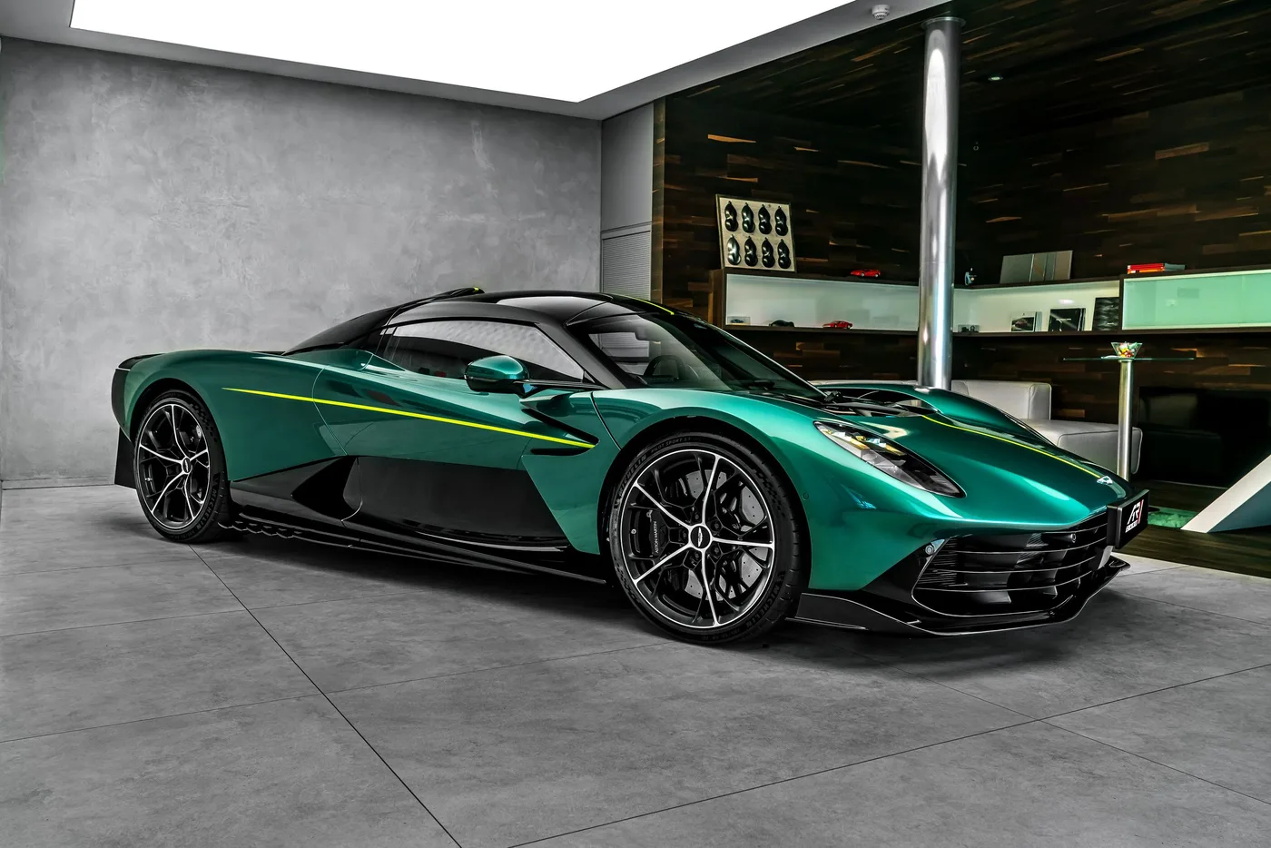 2026 Aston Martin Valhalla angeboten von einem Fachhändler in Ostrava, Tschechien, Foto 4 von 15