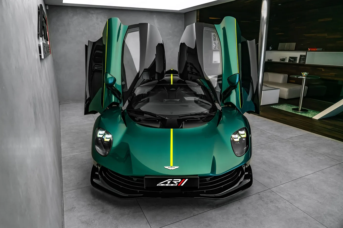 2026 Aston Martin Valhalla angeboten von einem Fachhändler in Ostrava, Tschechien, Foto 8 von 15