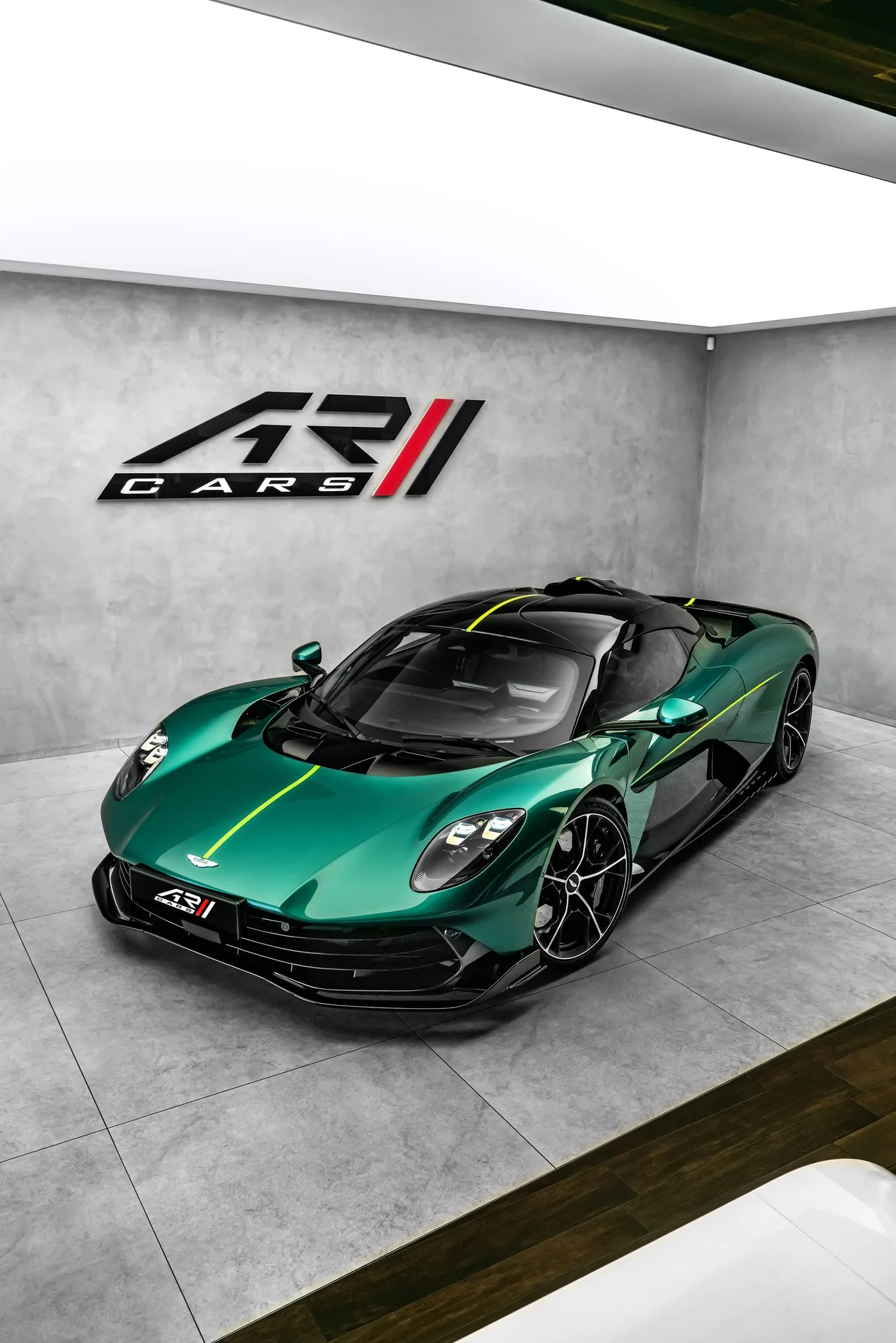2026 Aston Martin Valhalla angeboten von einem Fachhändler in Ostrava, Tschechien, Foto 9 von 15