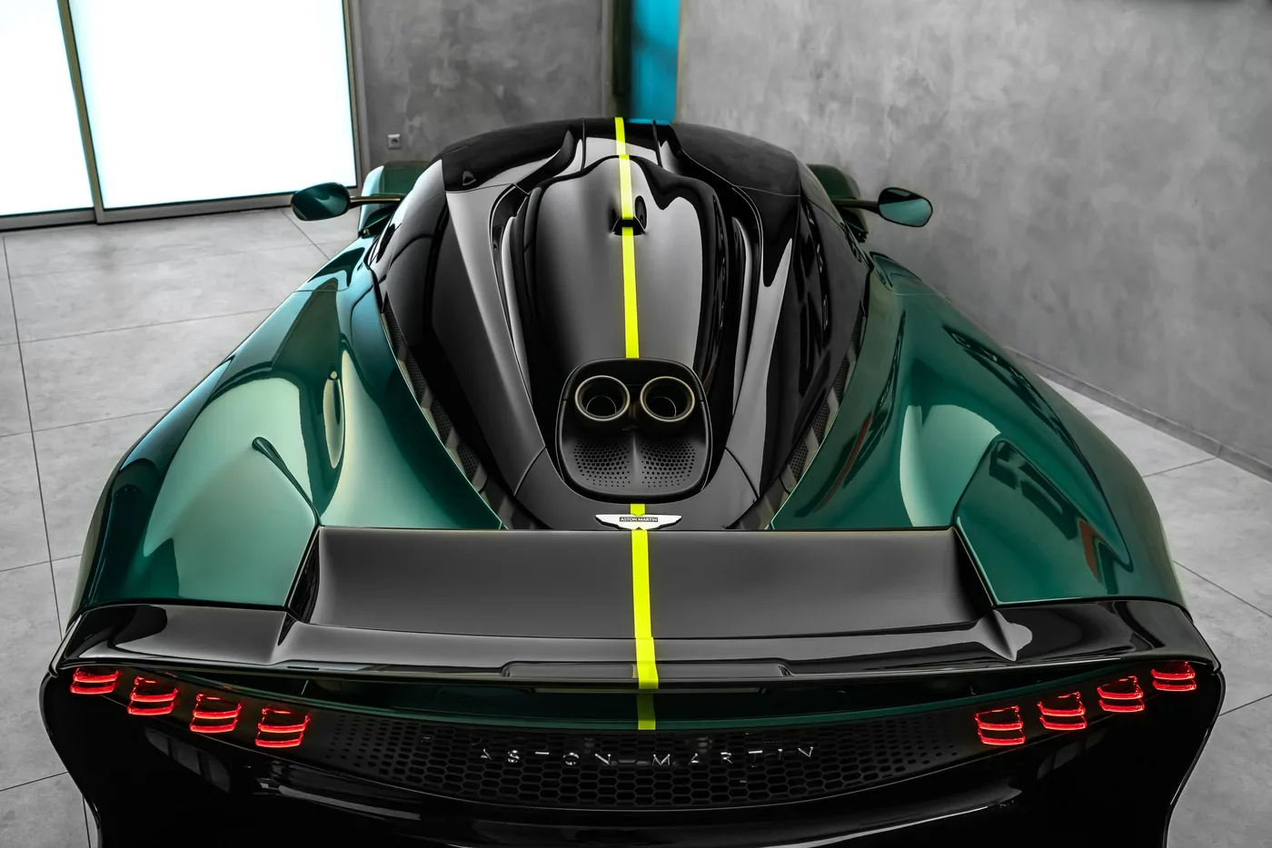 2026 Aston Martin Valhalla angeboten von einem Fachhändler in Ostrava, Tschechien, Foto 12 von 15