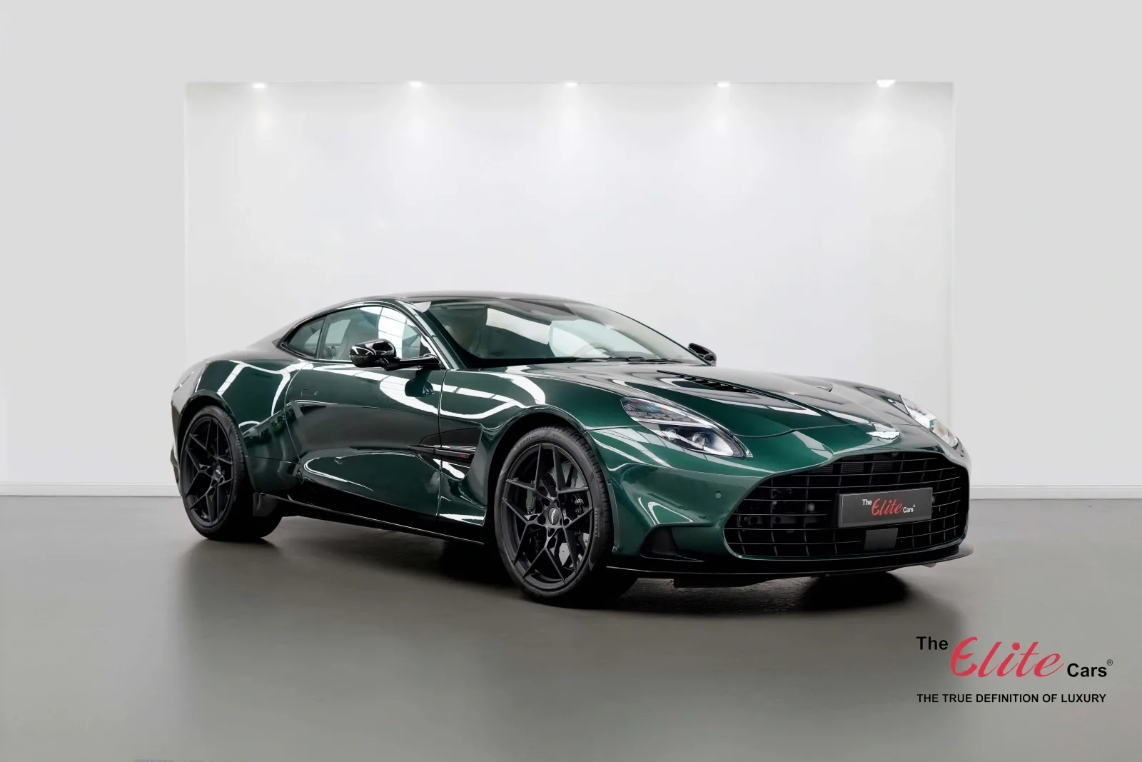 2026 Aston Martin Vanquish angeboten von einem Fachhändler in Dubai, Vereinigte Arabische Emirate, Hauptfoto