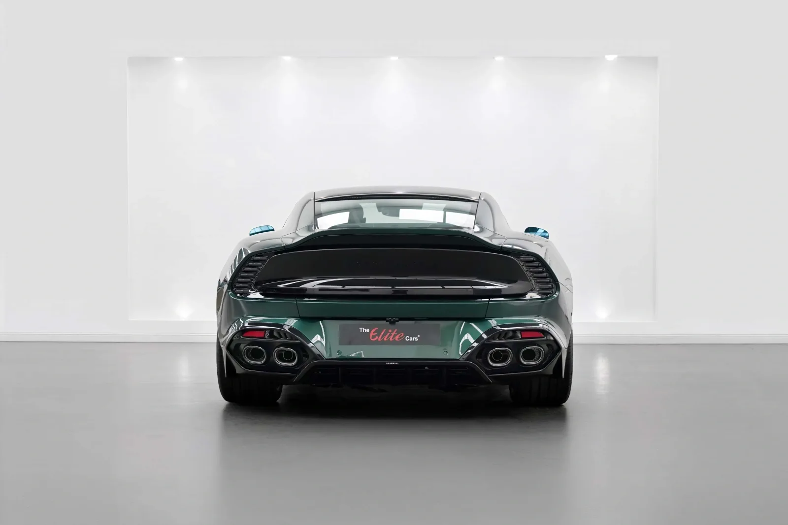 2026 Aston Martin Vanquish, 3/15