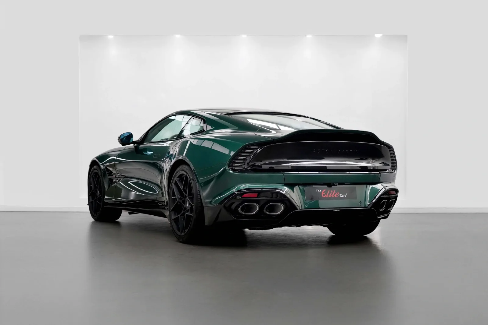 2026 Aston Martin Vanquish, 4/15