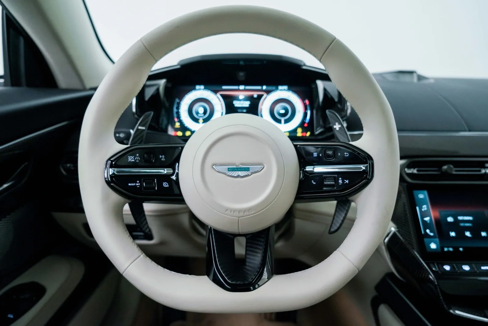 2026 Aston Martin Vanquish, 9/15