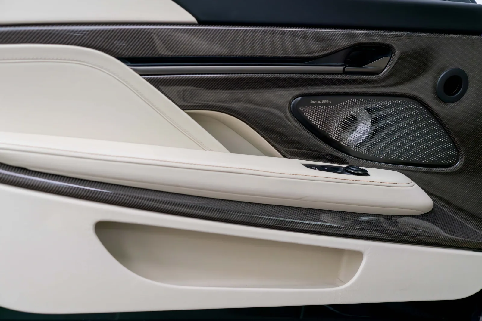 2026 Aston Martin Vanquish, 14/15