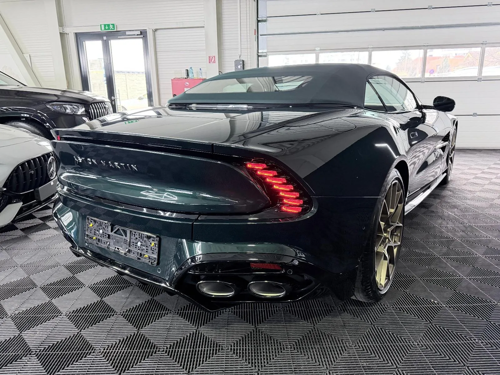 2026 Aston Martin Vanquish Volante 60th Anniversary Edition, 4/28