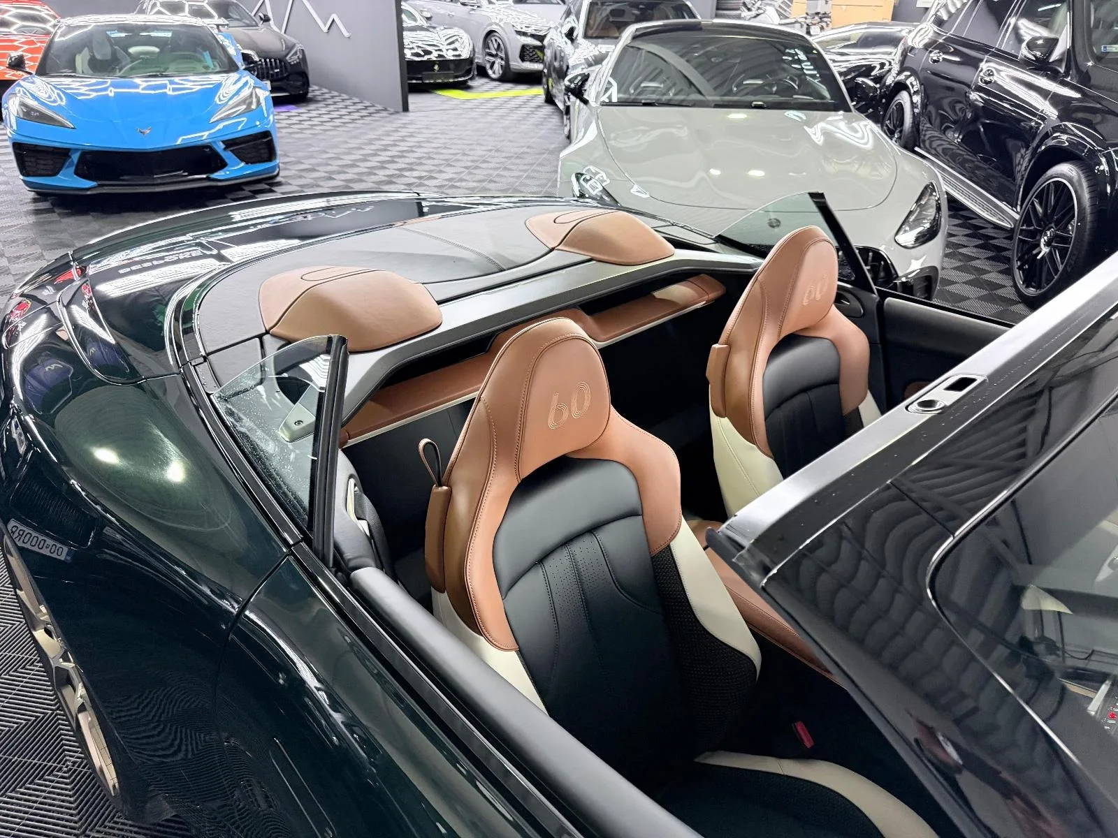 2026 Aston Martin Vanquish Volante 60th Anniversary Edition, 8/28