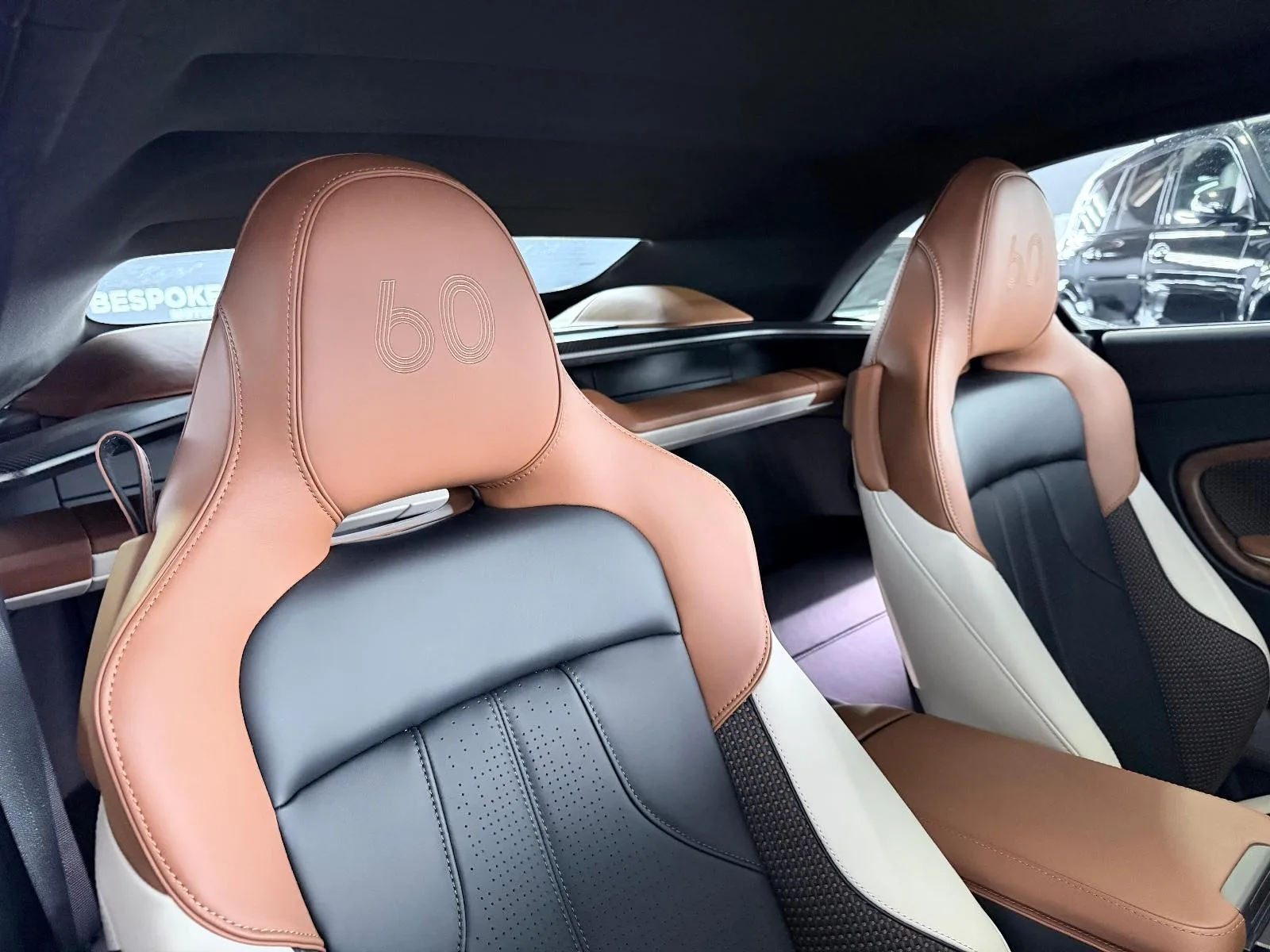 2026 Aston Martin Vanquish Volante 60th Anniversary Edition, 19/28