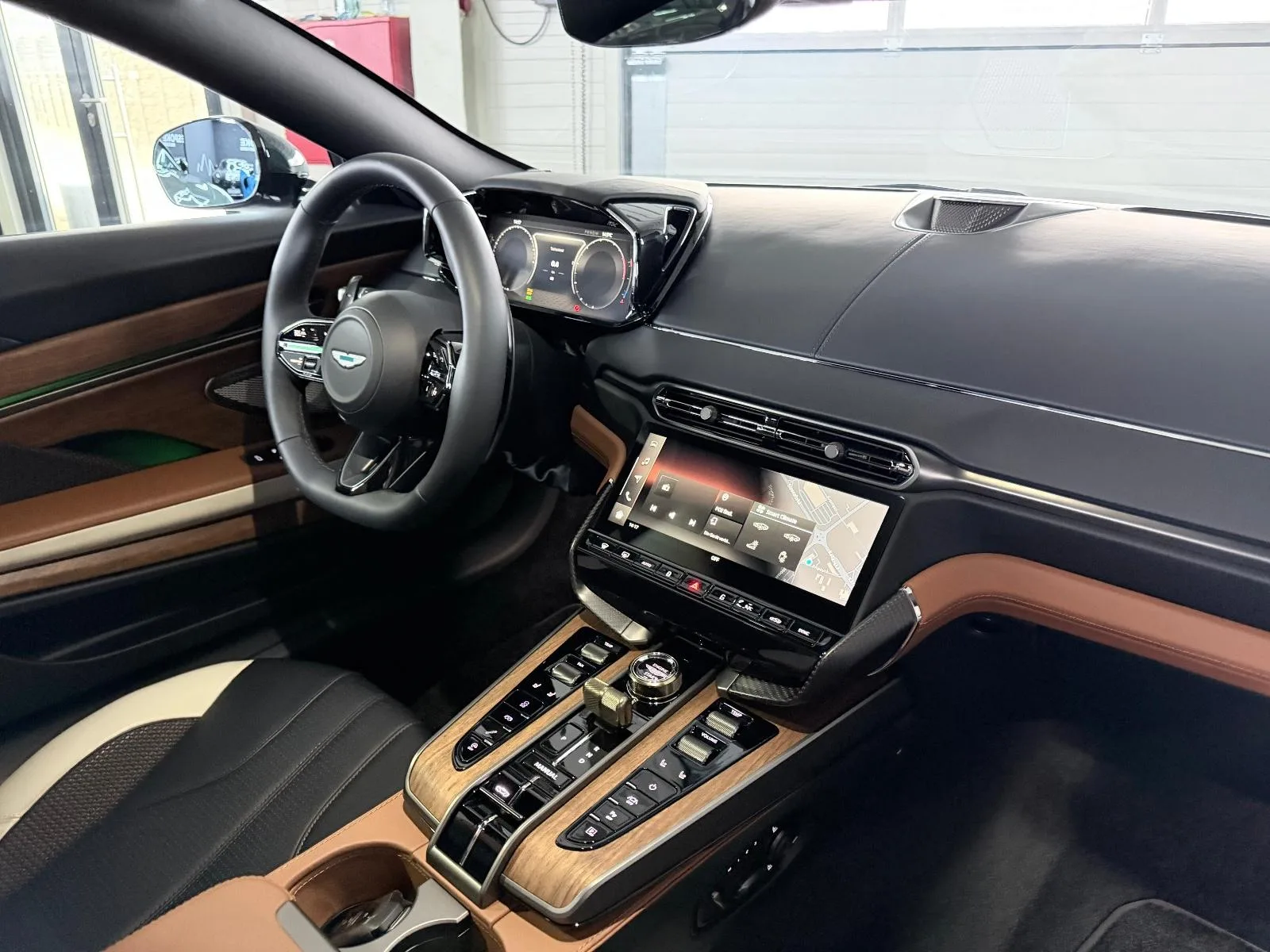 2026 Aston Martin Vanquish Volante 60th Anniversary Edition, 20/28
