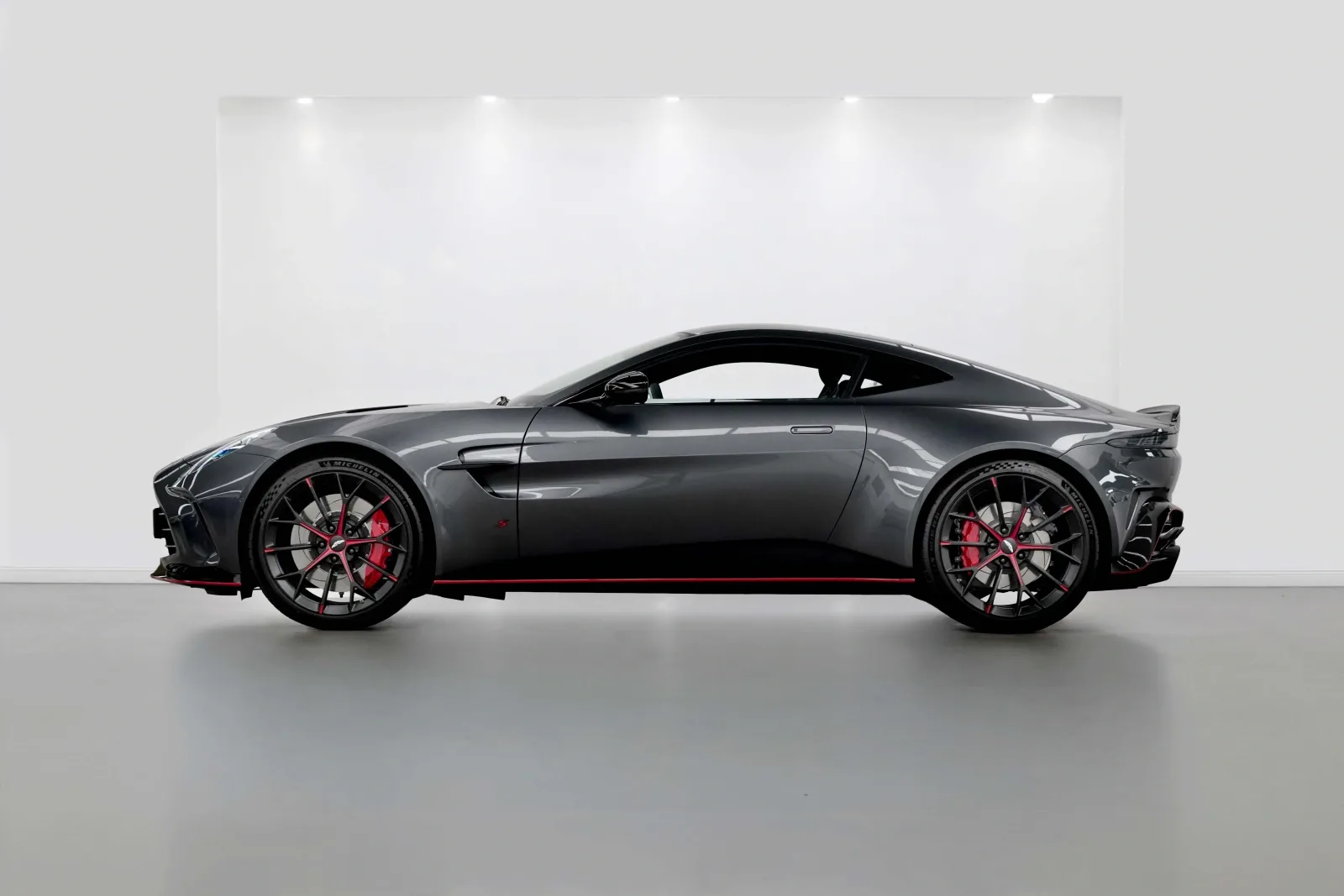 2026 Aston Martin Vantage S, 2/14