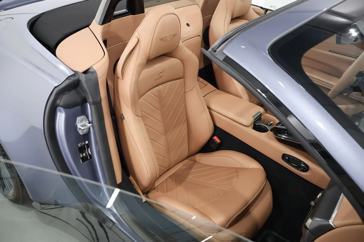 2026 Aston Martin Vantage S, Roadster offered by a supercar dealer in Zibido San Giacomo, Italy, photo 11 of 24
