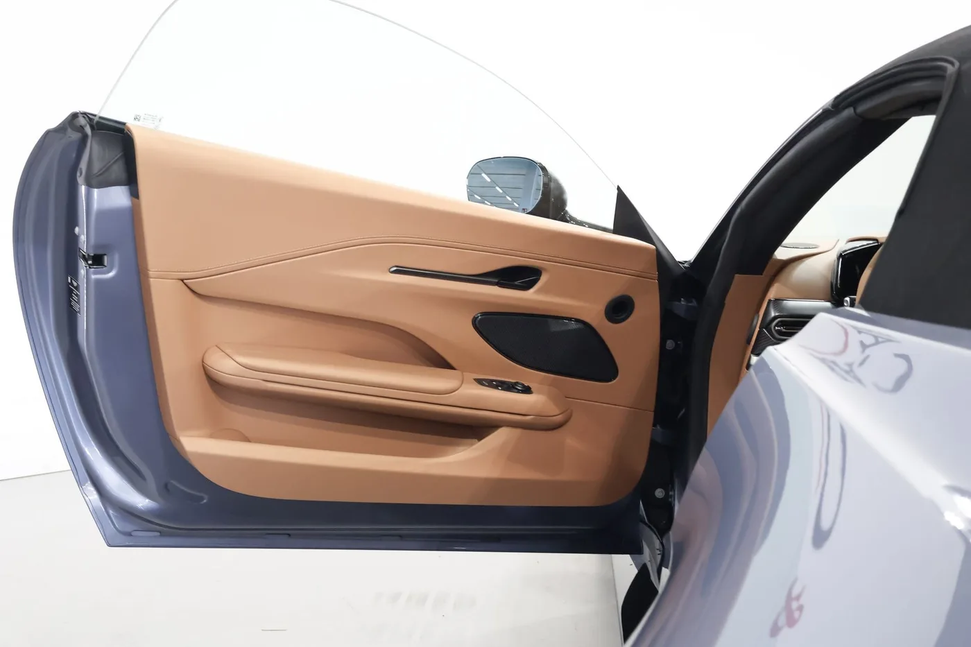 2026 Aston Martin Vantage S, Roadster offered by a supercar dealer in Zibido San Giacomo, Italy, photo 14 of 24