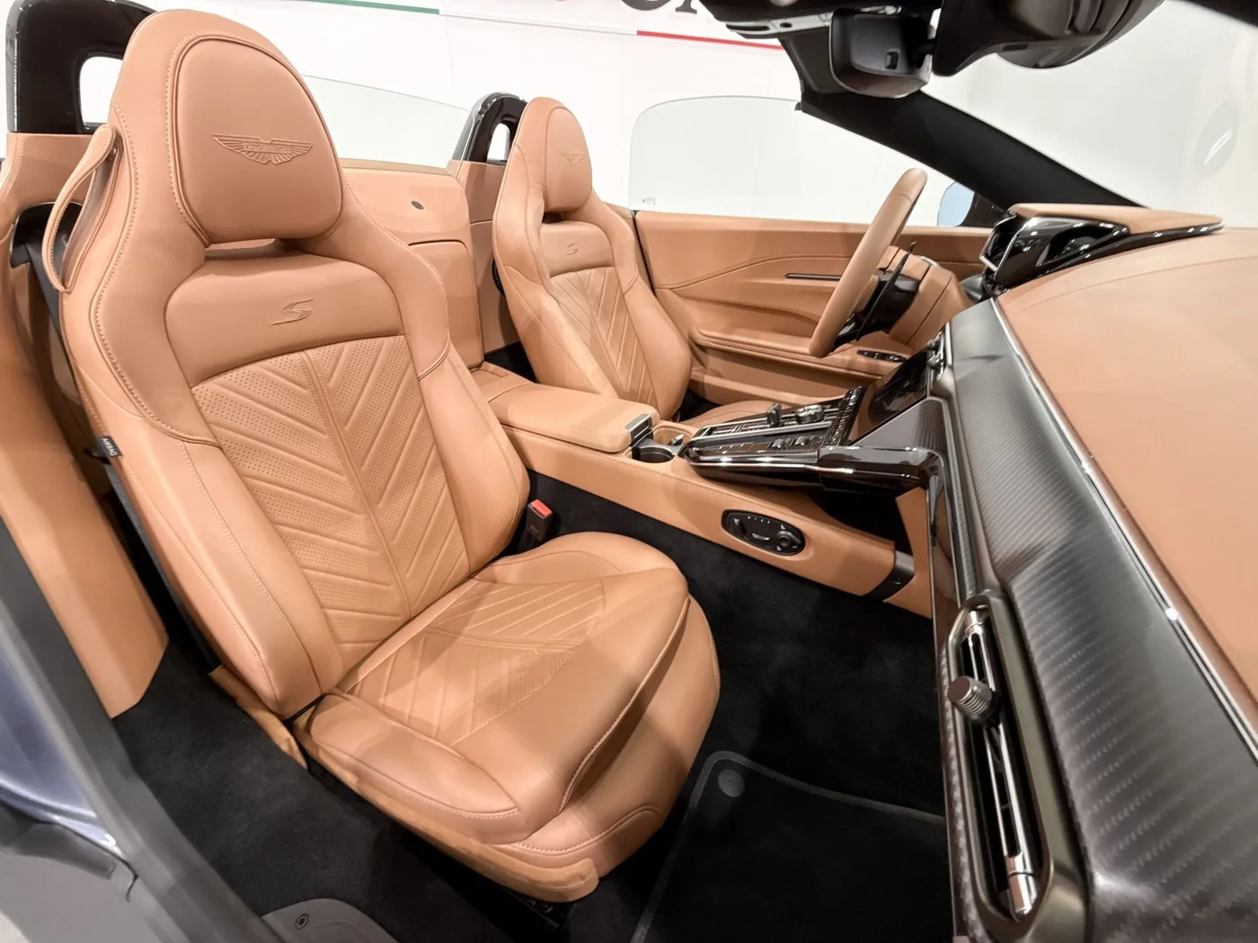 2026 Aston Martin Vantage S, Roadster offered by a supercar dealer in Zibido San Giacomo, Italy, photo 21 of 24