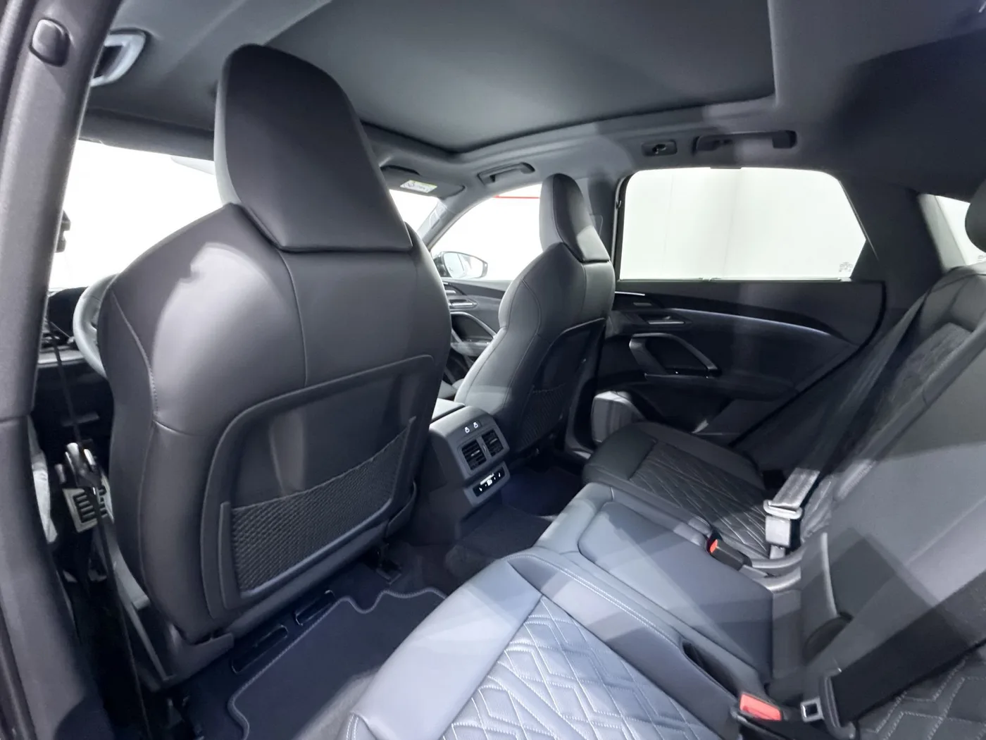 2026 Audi Q5 Sportback TDI, quattro, S line offered by a supercar dealer in Zibido San Giacomo, Italy, photo 20 of 25