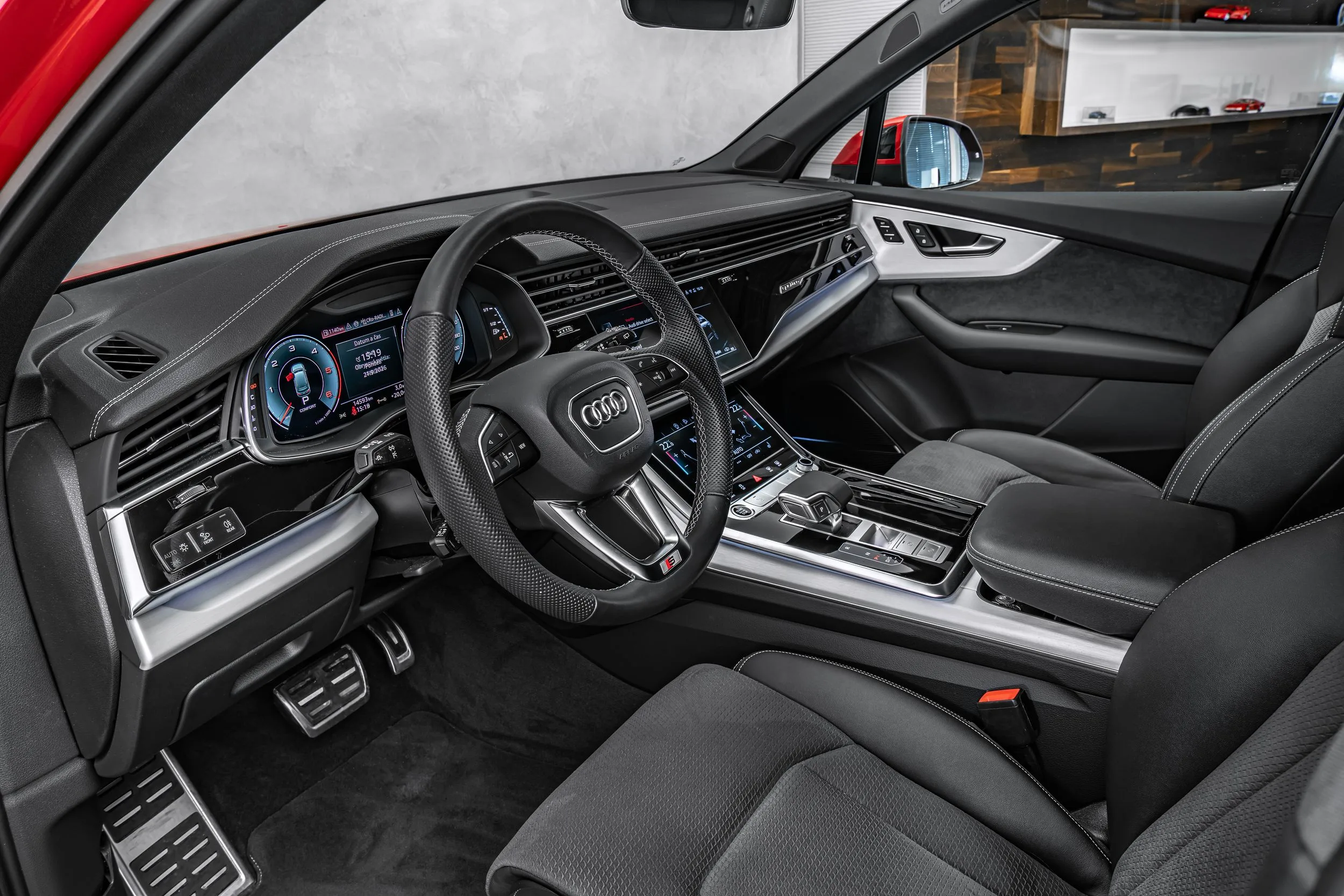 2026 Audi Q7 50 TDI, quattro, S line, 13/24