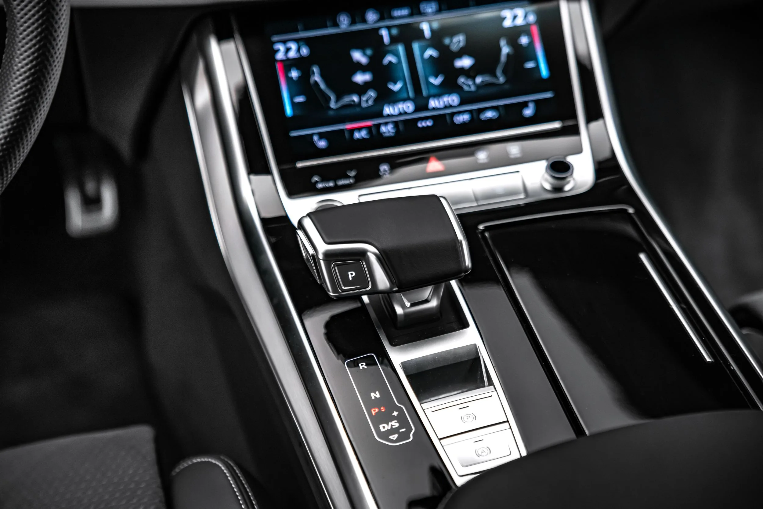 2026 Audi Q7 50 TDI, quattro, S line, 19/24