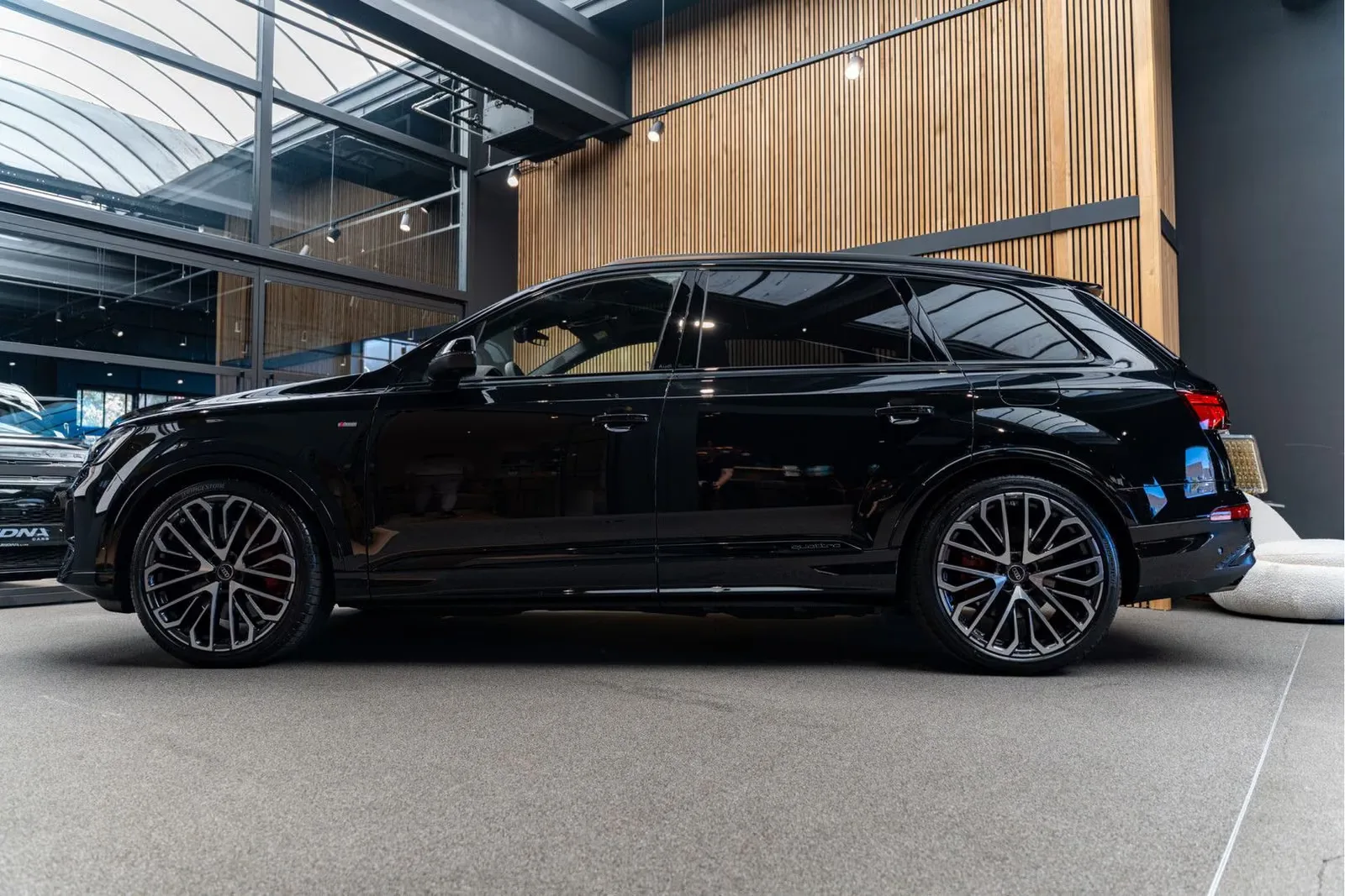 2026 Audi Q7 60 TFSI e quattro Competition, 3/30