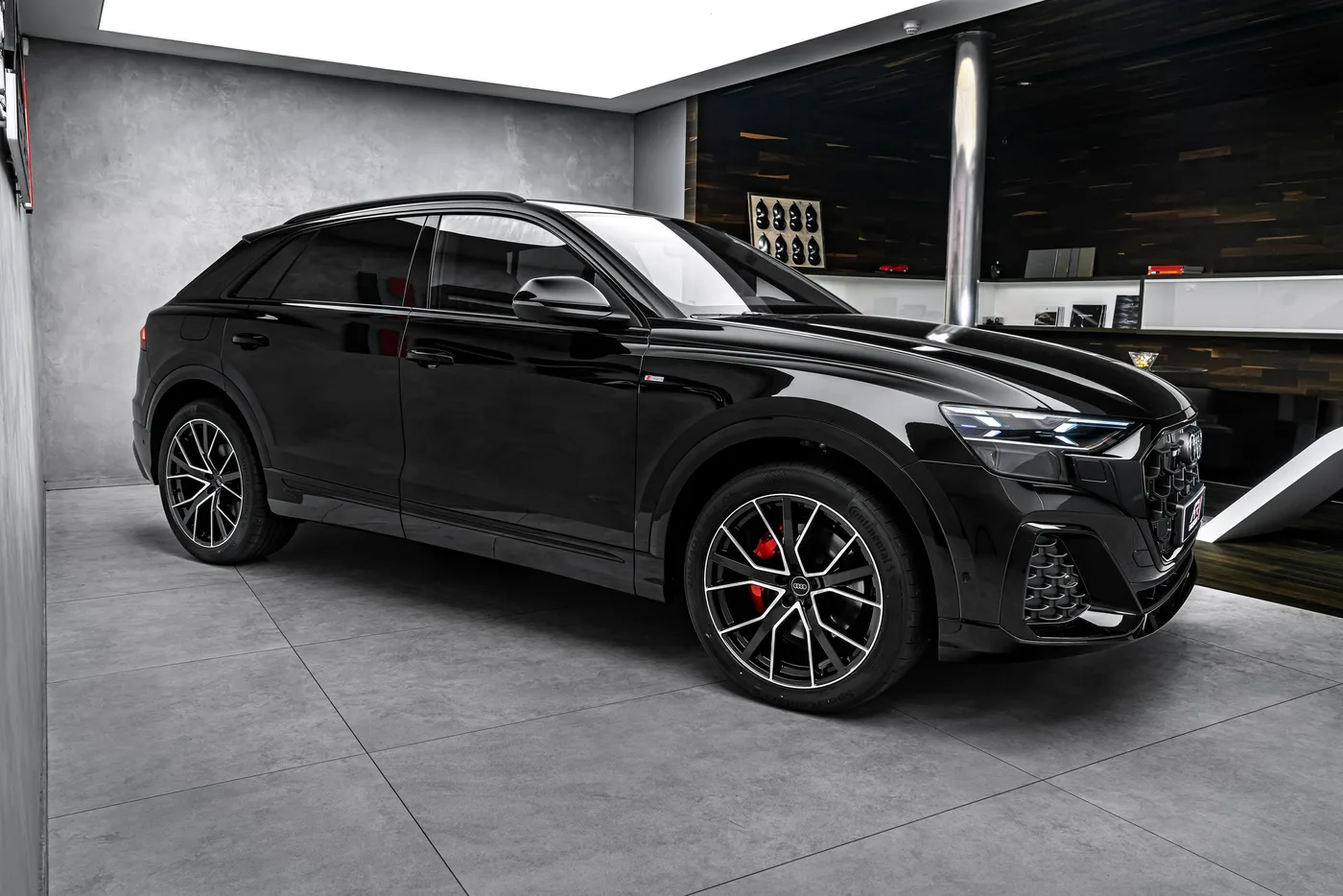 2026 Audi Q8 50 TDI, S line angeboten von einem Fachhändler in Ostrava, Tschechien, Foto 4 von 15