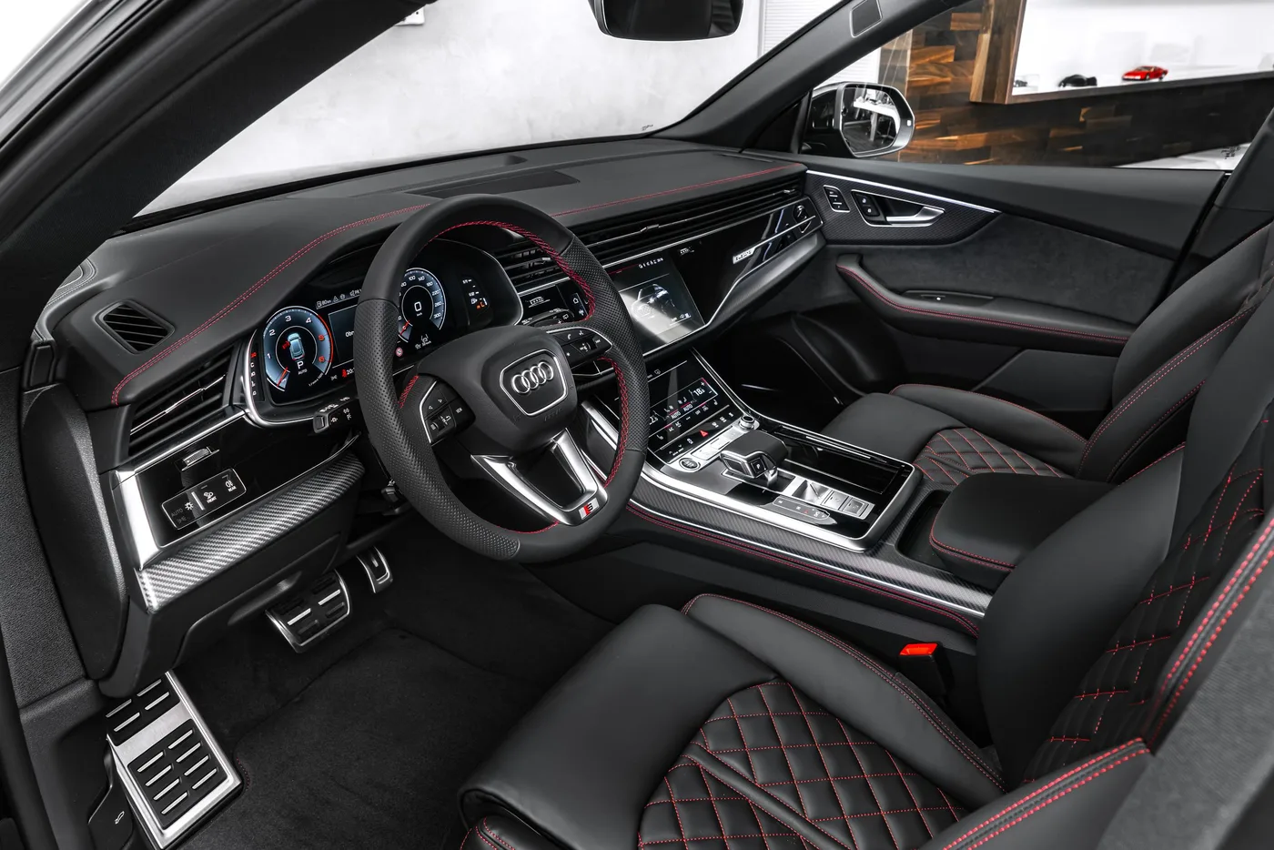 2026 Audi Q8 50 TDI, S line angeboten von einem Fachhändler in Ostrava, Tschechien, Foto 12 von 15