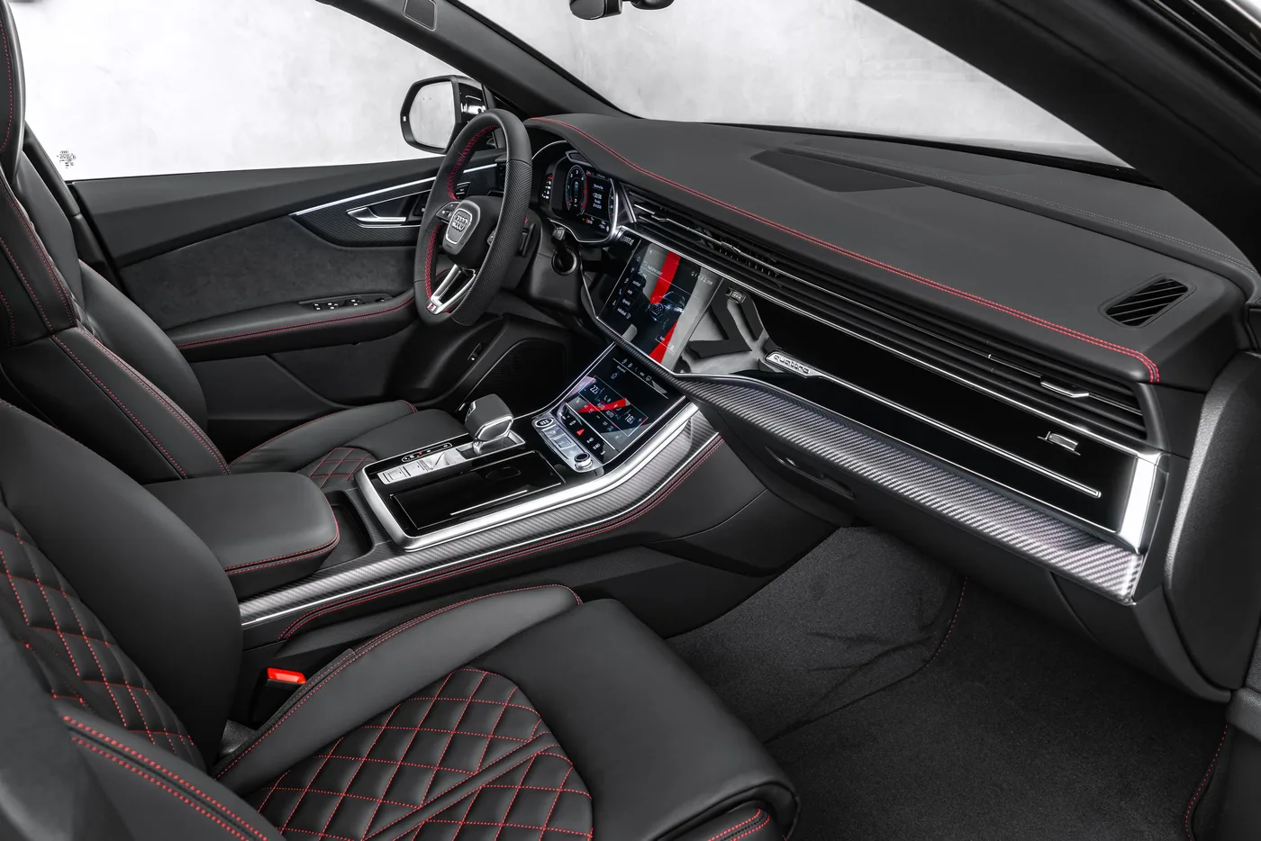 2026 Audi Q8 50 TDI, S line angeboten von einem Fachhändler in Ostrava, Tschechien, Foto 13 von 15