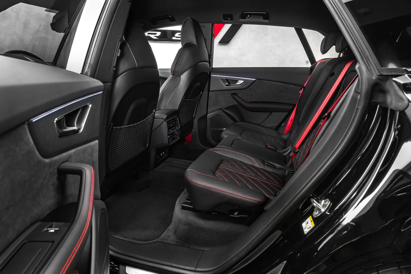 2026 Audi Q8 50 TDI, S line angeboten von einem Fachhändler in Ostrava, Tschechien, Foto 15 von 15