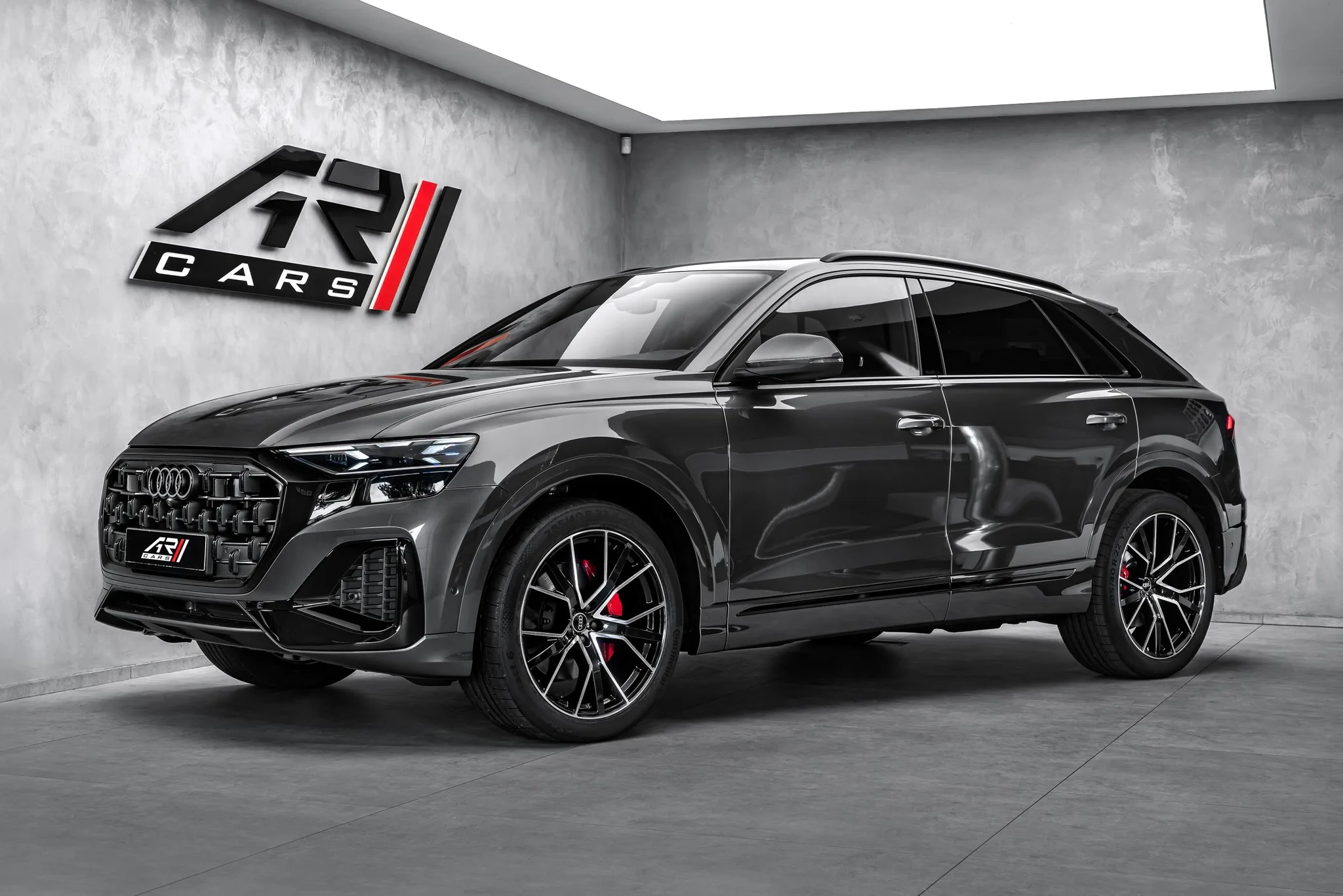 2026 Audi Q8 50 TDI, S line angeboten von einem Fachhändler in Ostrava, Tschechien, Hauptfoto