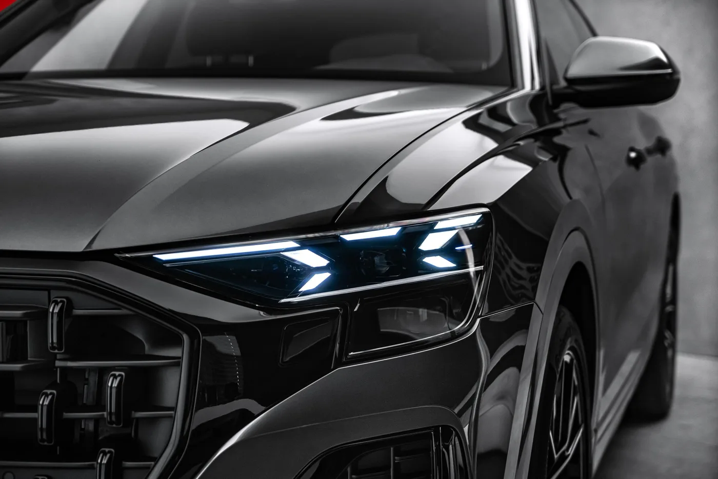 2026 Audi Q8 50 TDI, S line offered by a specialist dealer in Ostrava, Czechia, photo 9 of 15