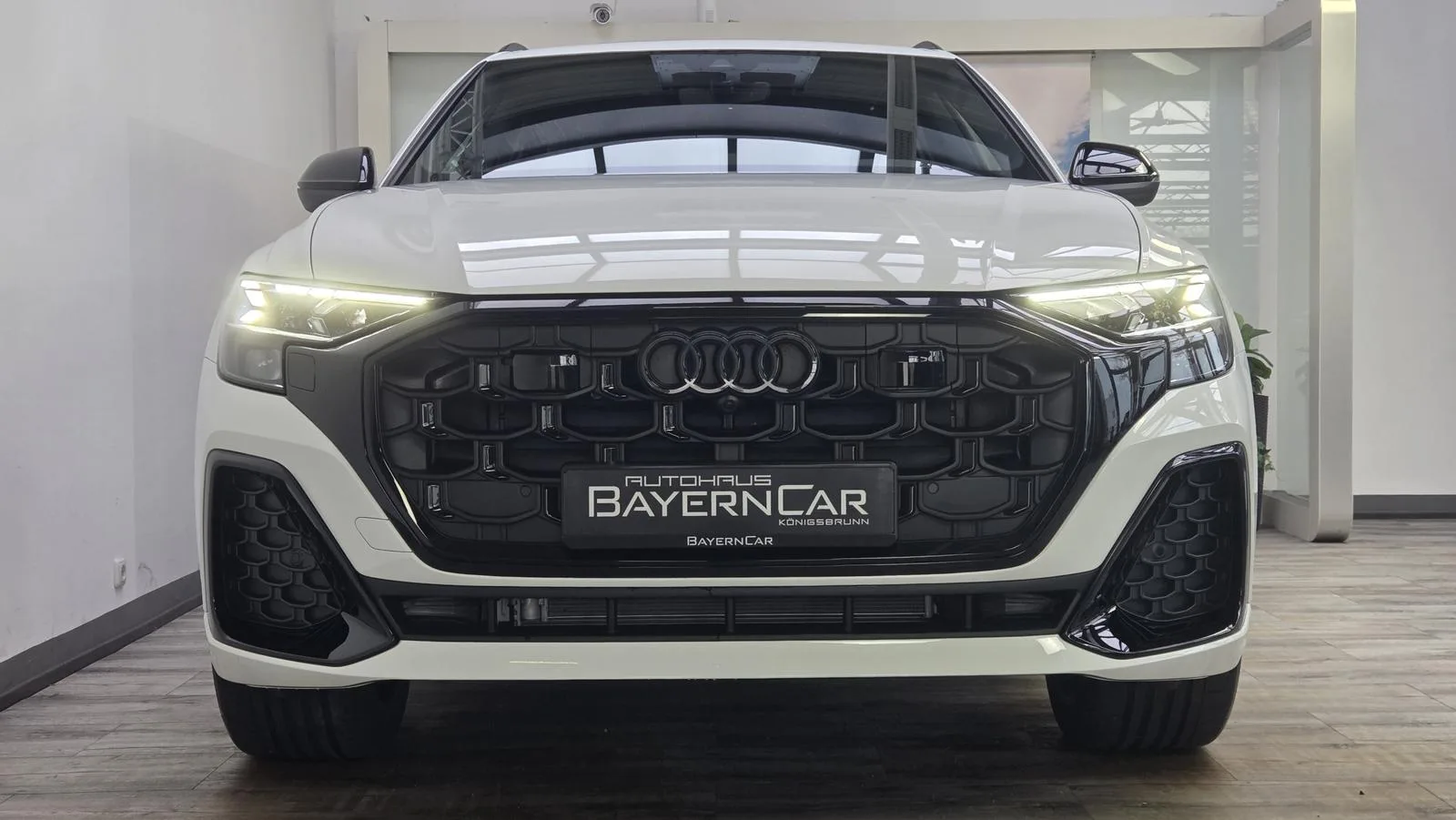 2026 Audi Q8 50 TDI quattro S line, 2/30