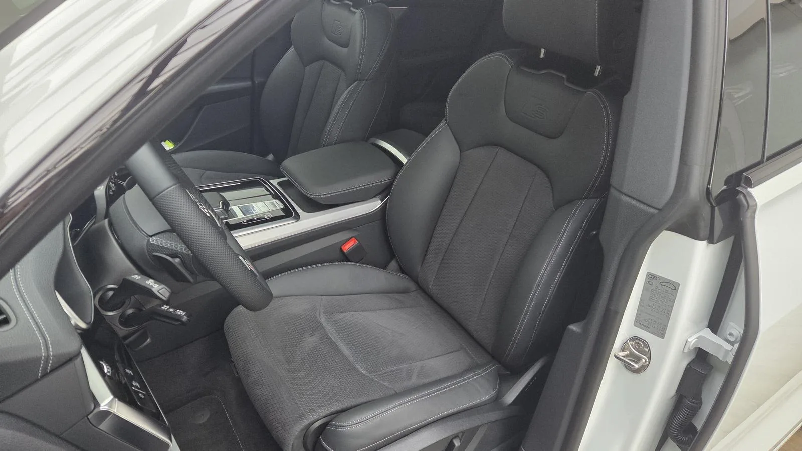 2026 Audi Q8 50 TDI quattro S line, 14/30