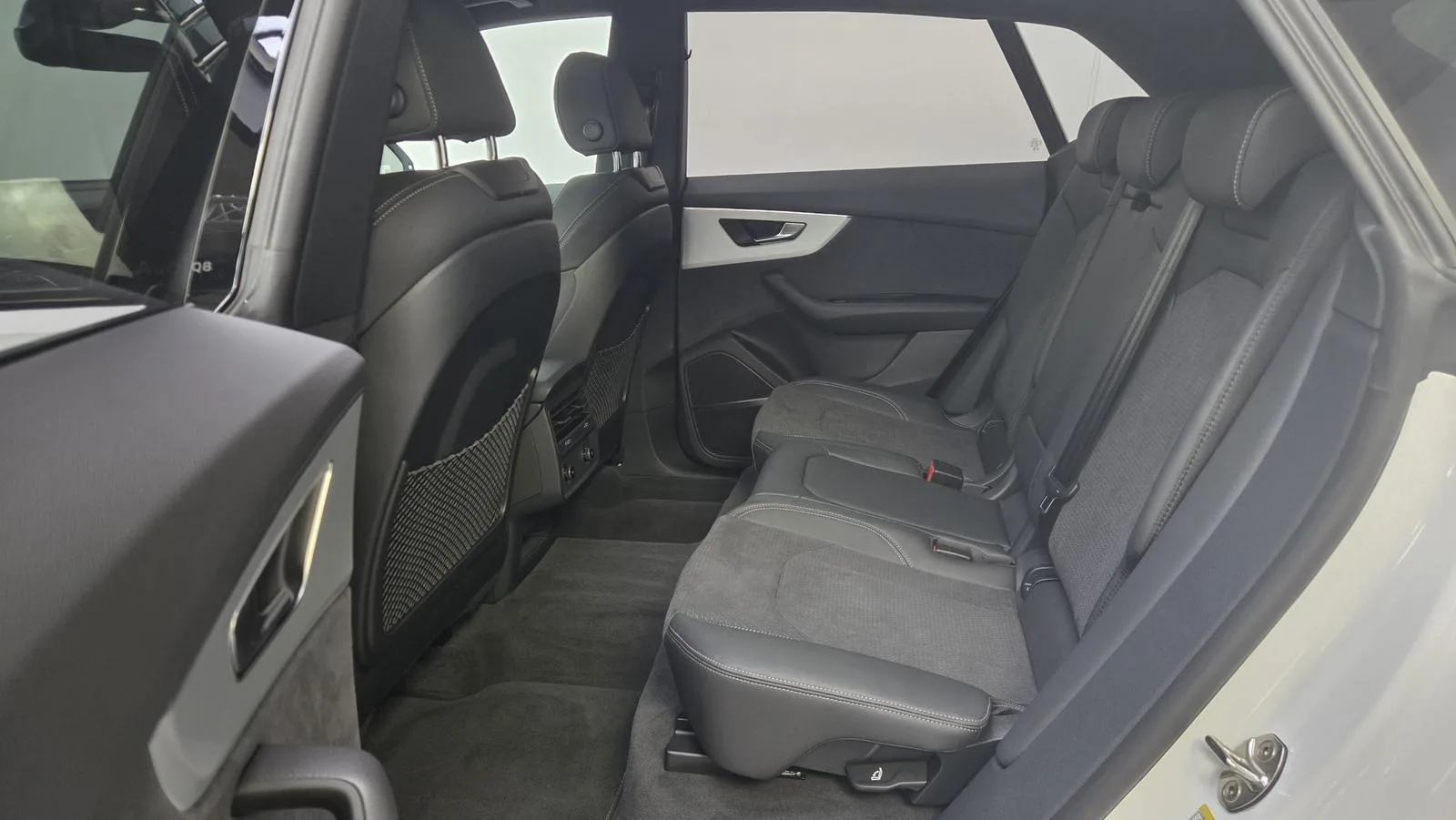 2026 Audi Q8 50 TDI quattro S line, 18/30