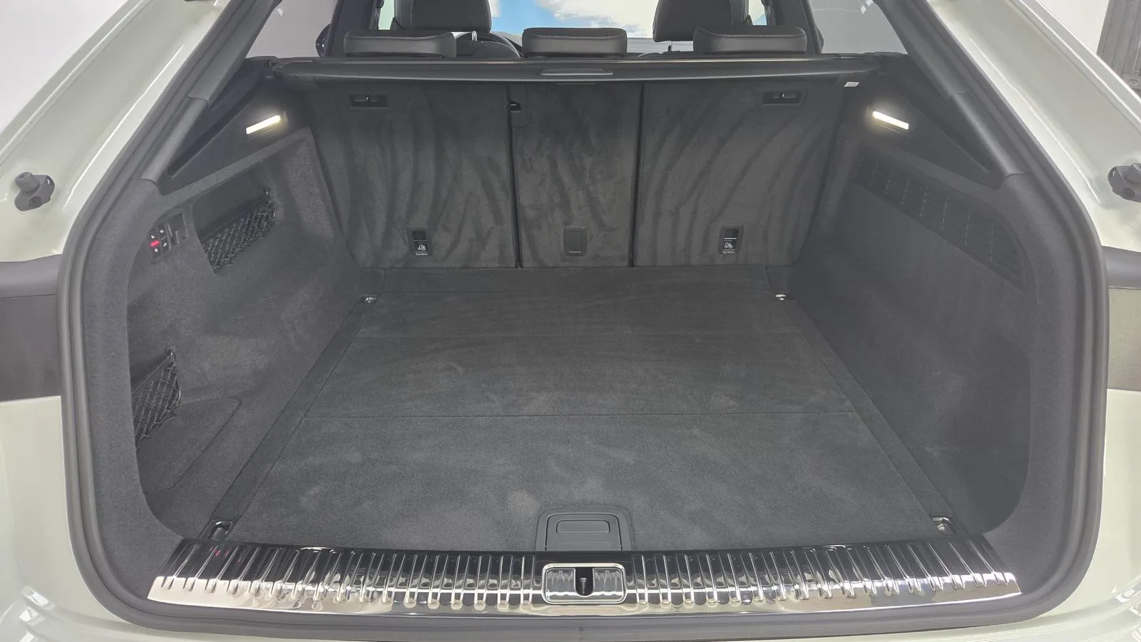 2026 Audi Q8 50 TDI quattro S line, 20/30