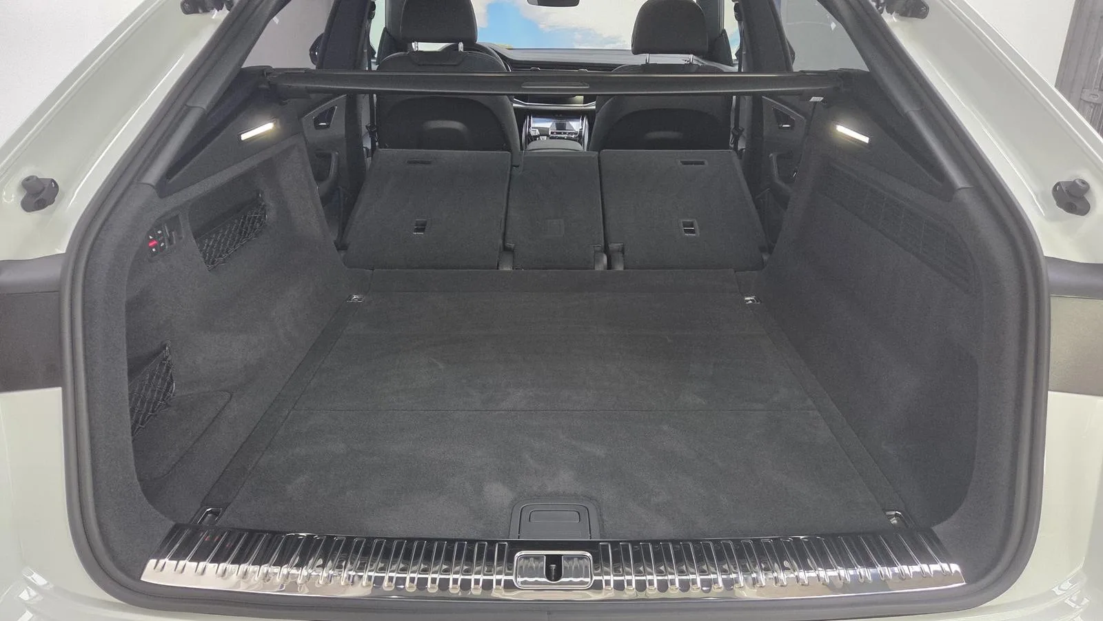2026 Audi Q8 50 TDI quattro S line, 21/30