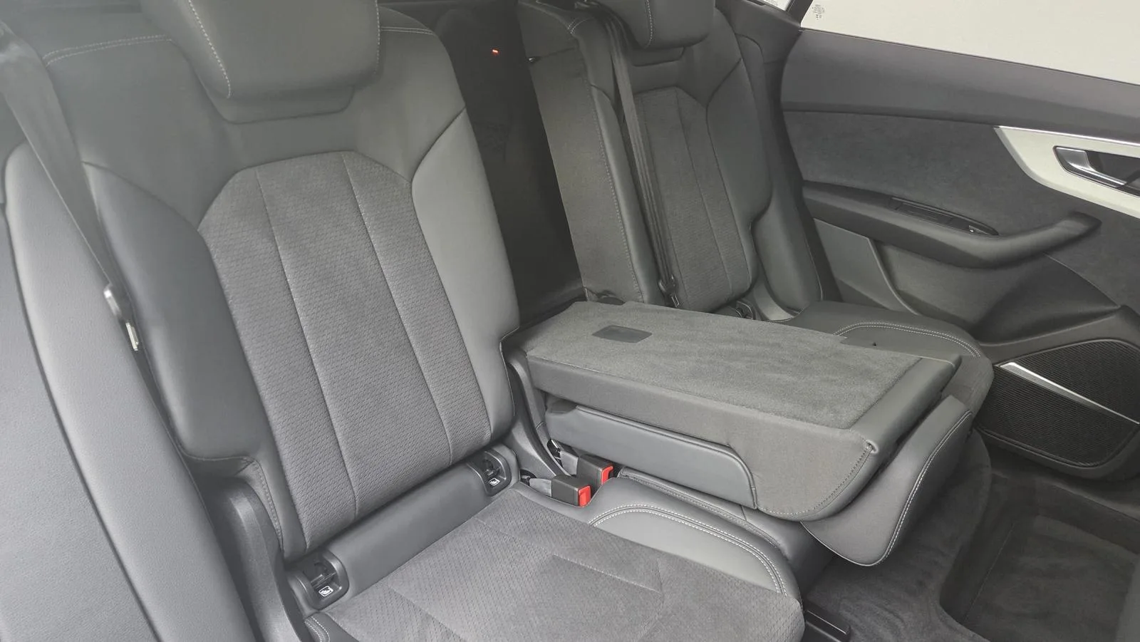 2026 Audi Q8 50 TDI quattro S line, 26/30