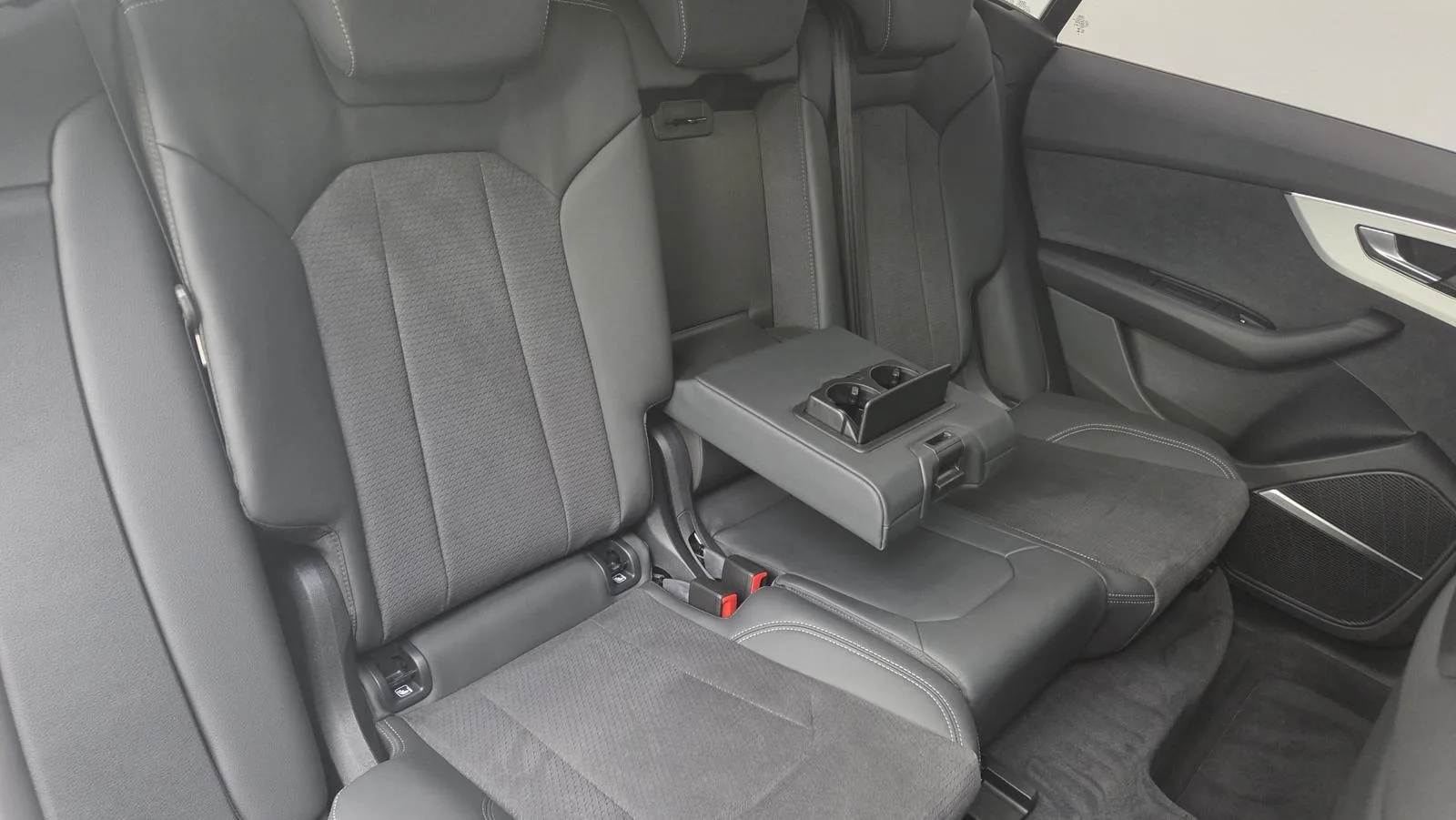 2026 Audi Q8 50 TDI quattro S line, 28/30