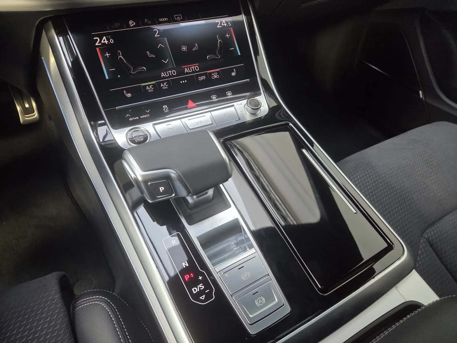 2026 Audi Q8 60 TFSI e quattro S line, 11/30