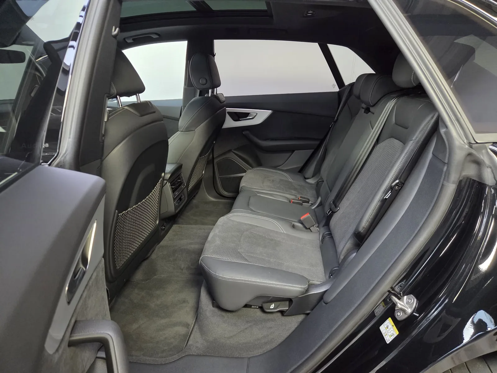 2026 Audi Q8 60 TFSI e quattro S line, 18/30