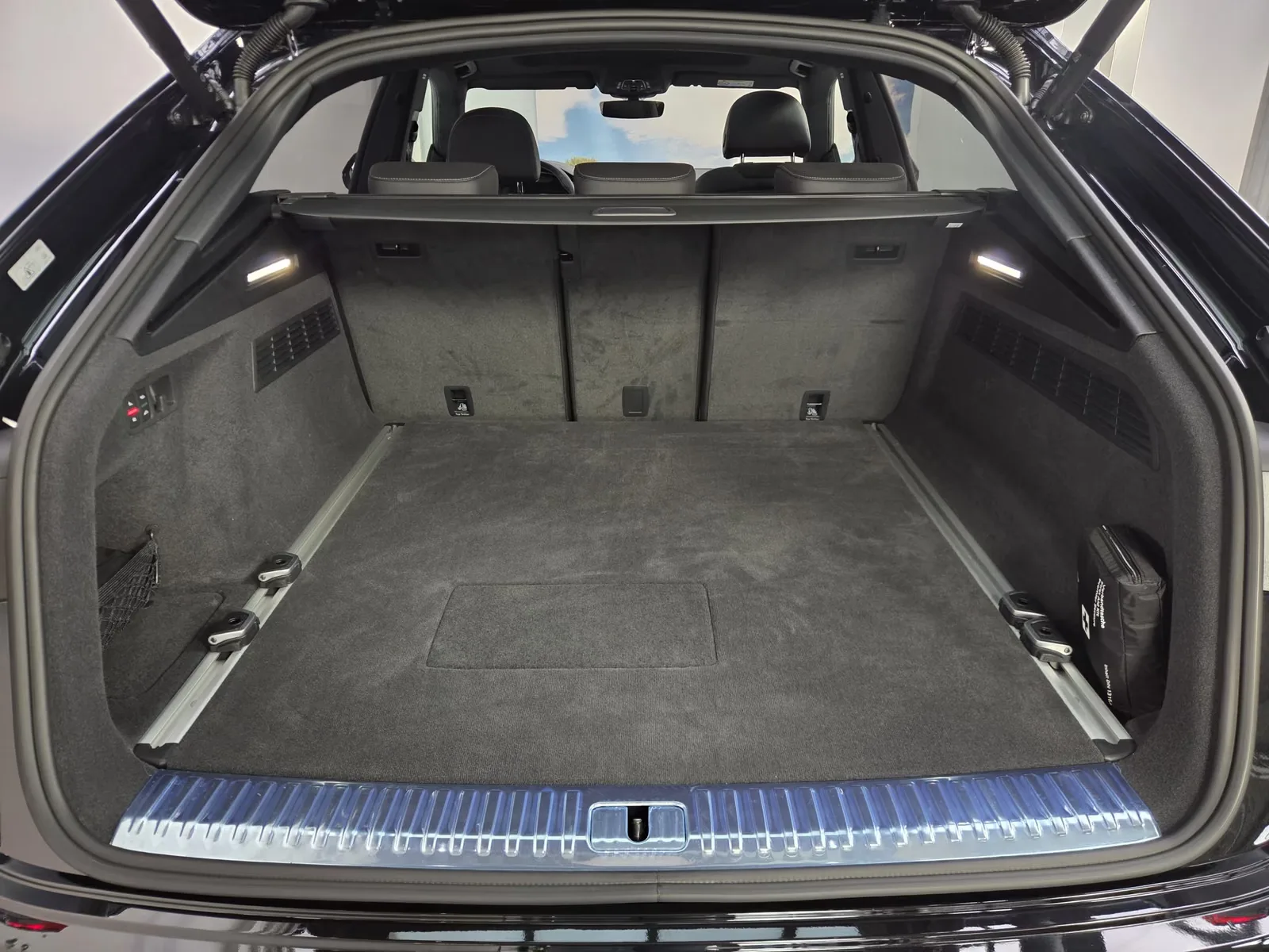 2026 Audi Q8 60 TFSI e quattro S line, 20/30