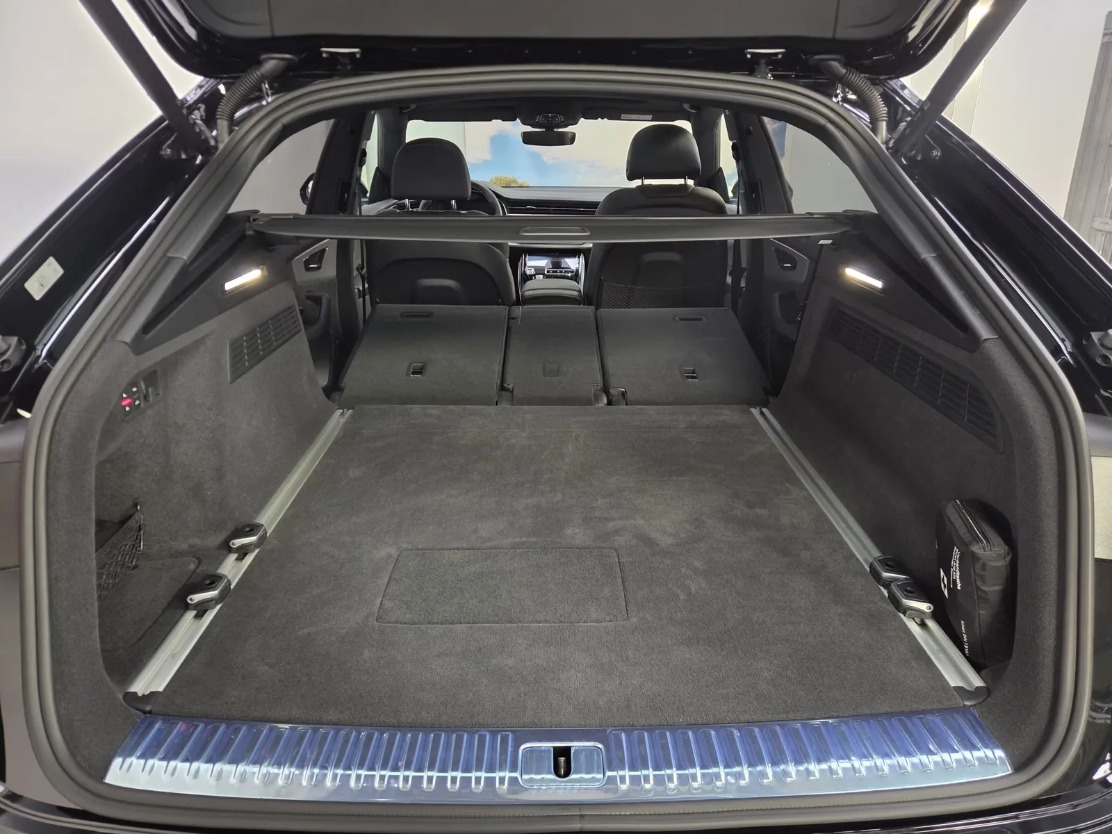 2026 Audi Q8 60 TFSI e quattro S line, 21/30