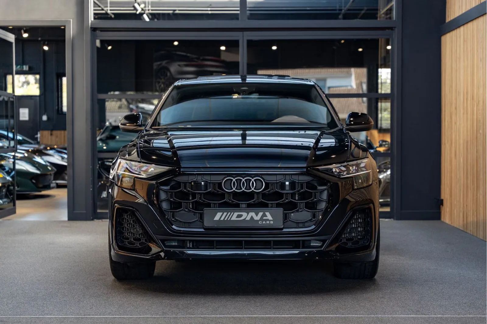 2026 Audi Q8 60 TFSI e quattro Competition, 2/30