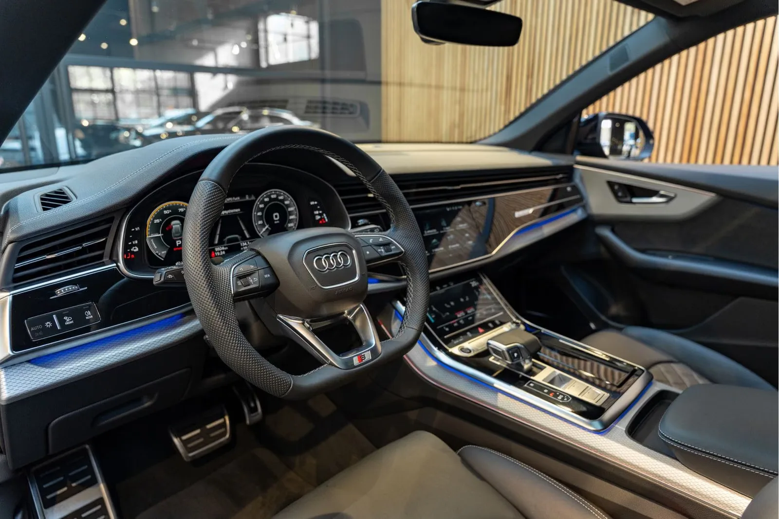 2026 Audi Q8 60 TFSI e quattro Competition, 20/30