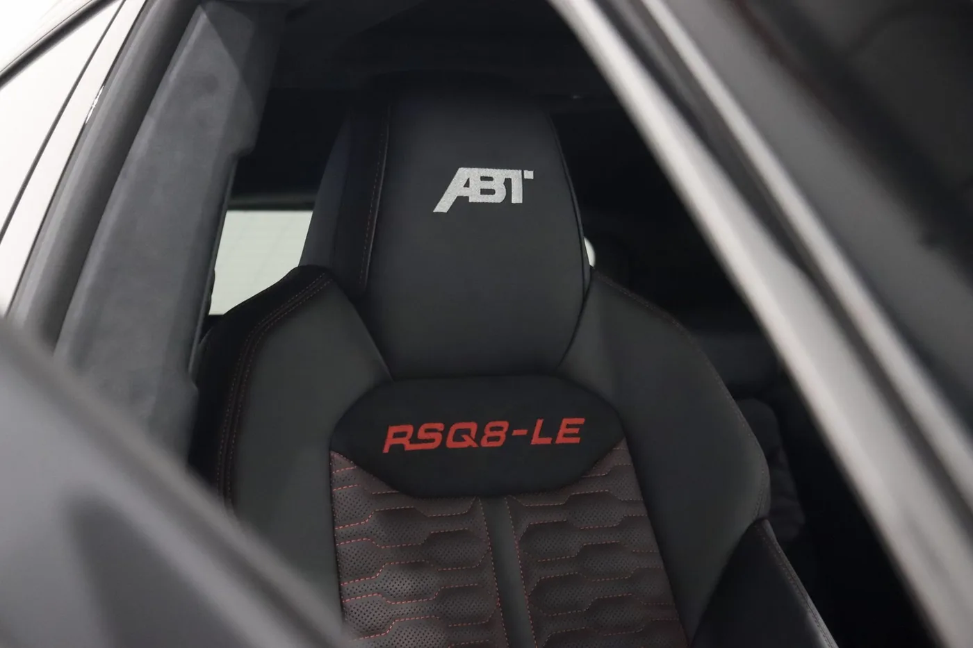 2026 Audi RS Q8 offered by a supercar dealer in Zibido San Giacomo, Italy, photo 17 of 25