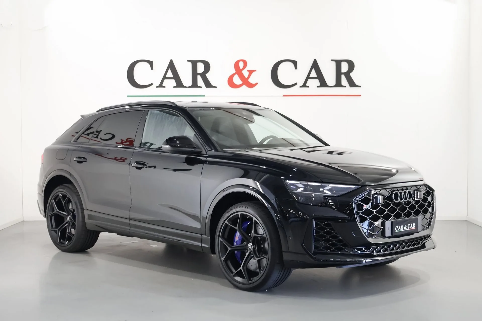 2026 Audi RS Q8 performance angeboten von einem Supersportwagenhändler in Zibido San Giacomo, Italien, Hauptfoto